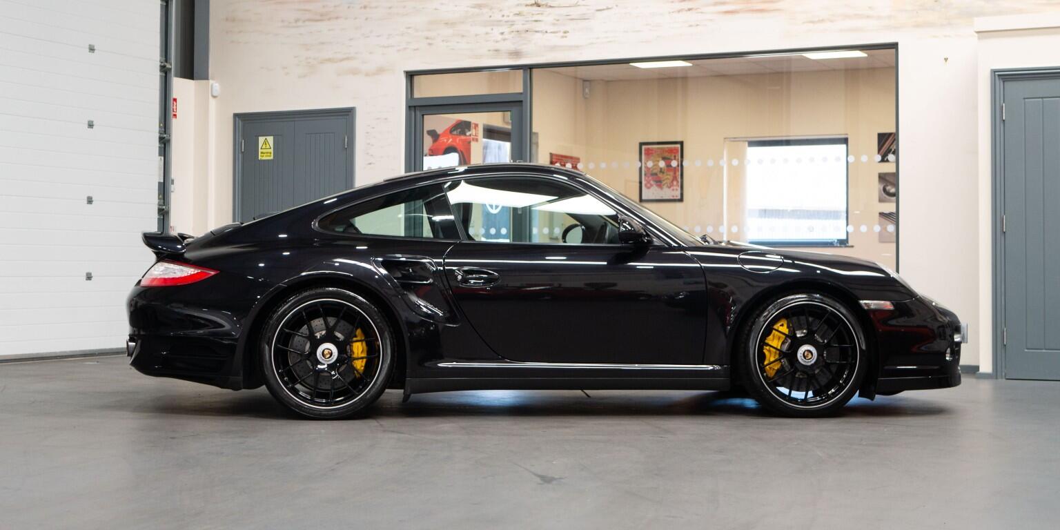 Porsche 911 view 12