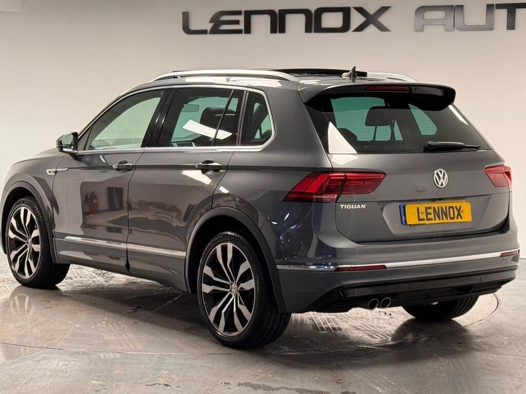 Volkswagen Tiguan view 4