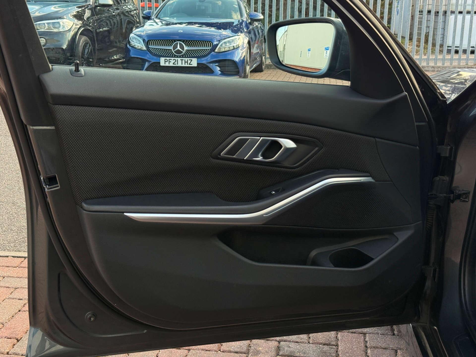 BMW 3 Series view 46