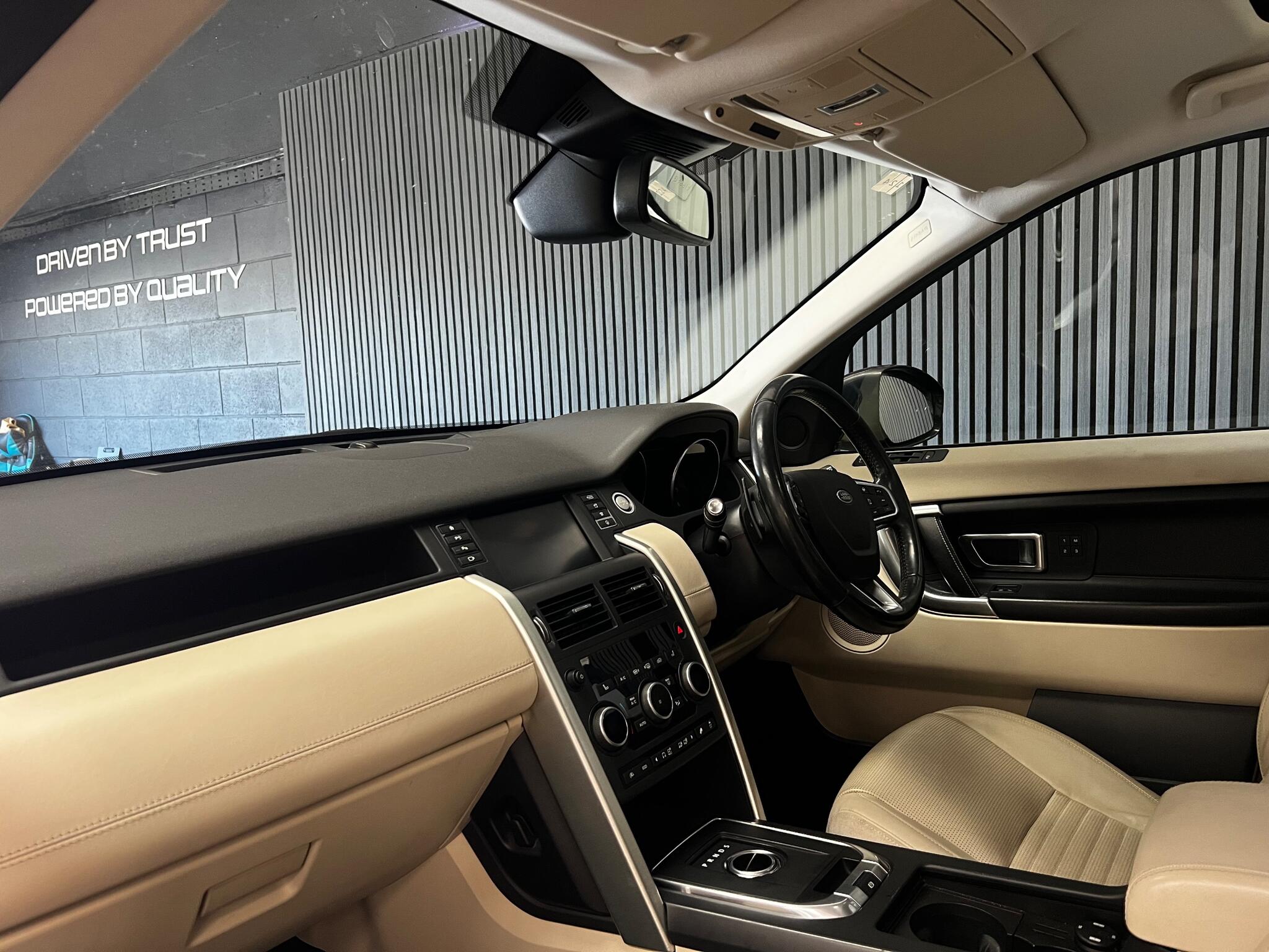 Land Rover Discovery Sport view 21