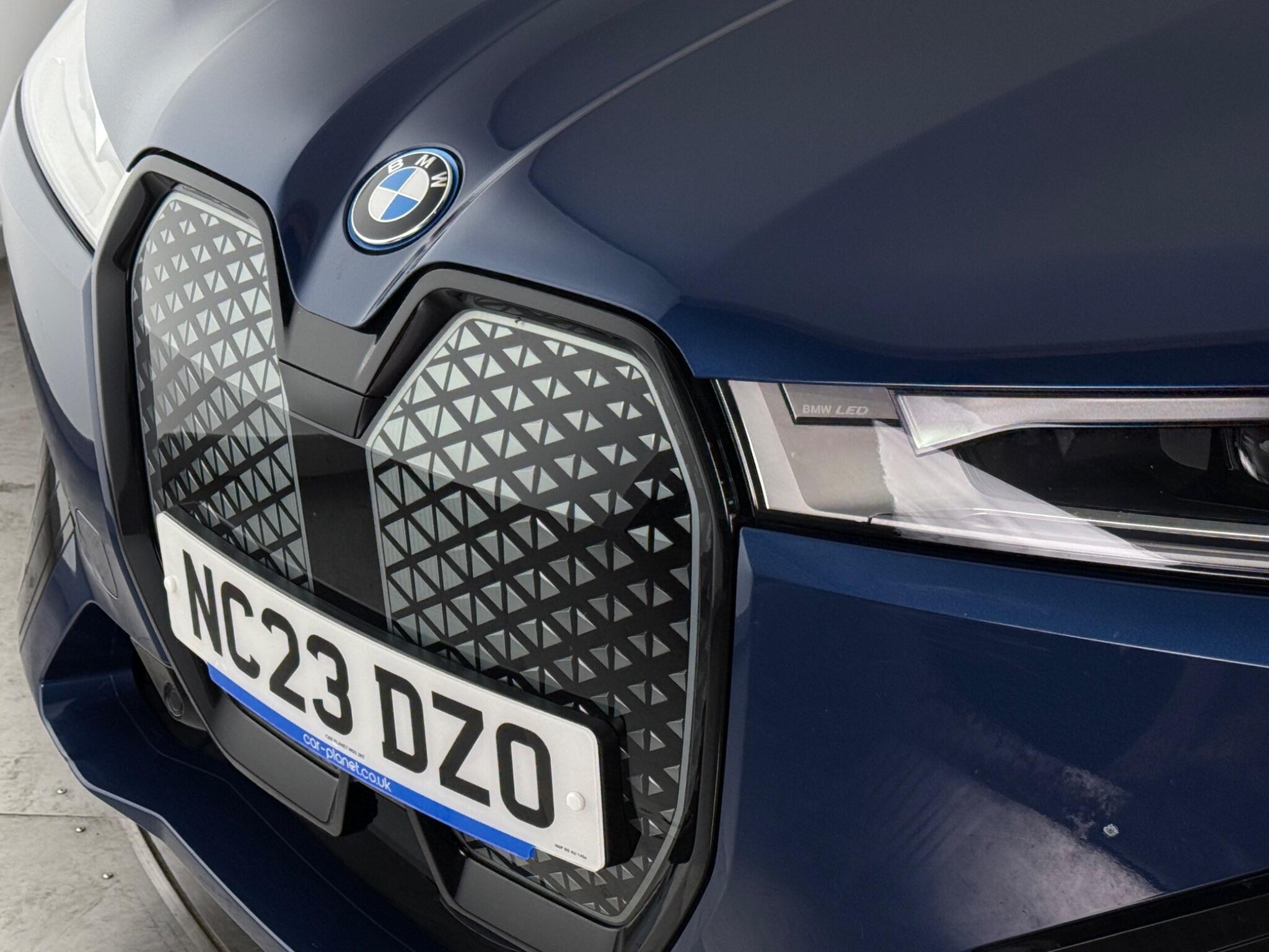 BMW Ix view 4