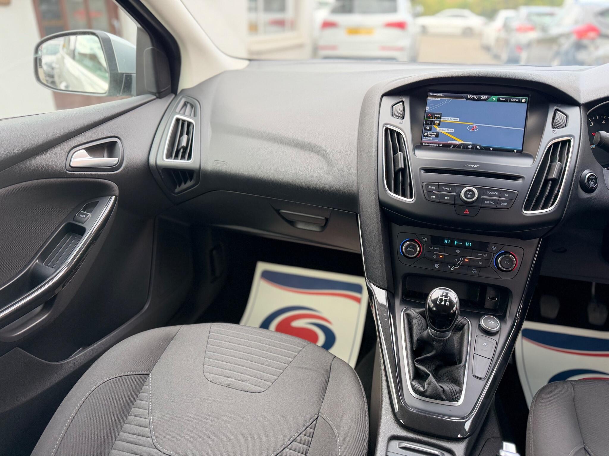 Ford Focus view 17