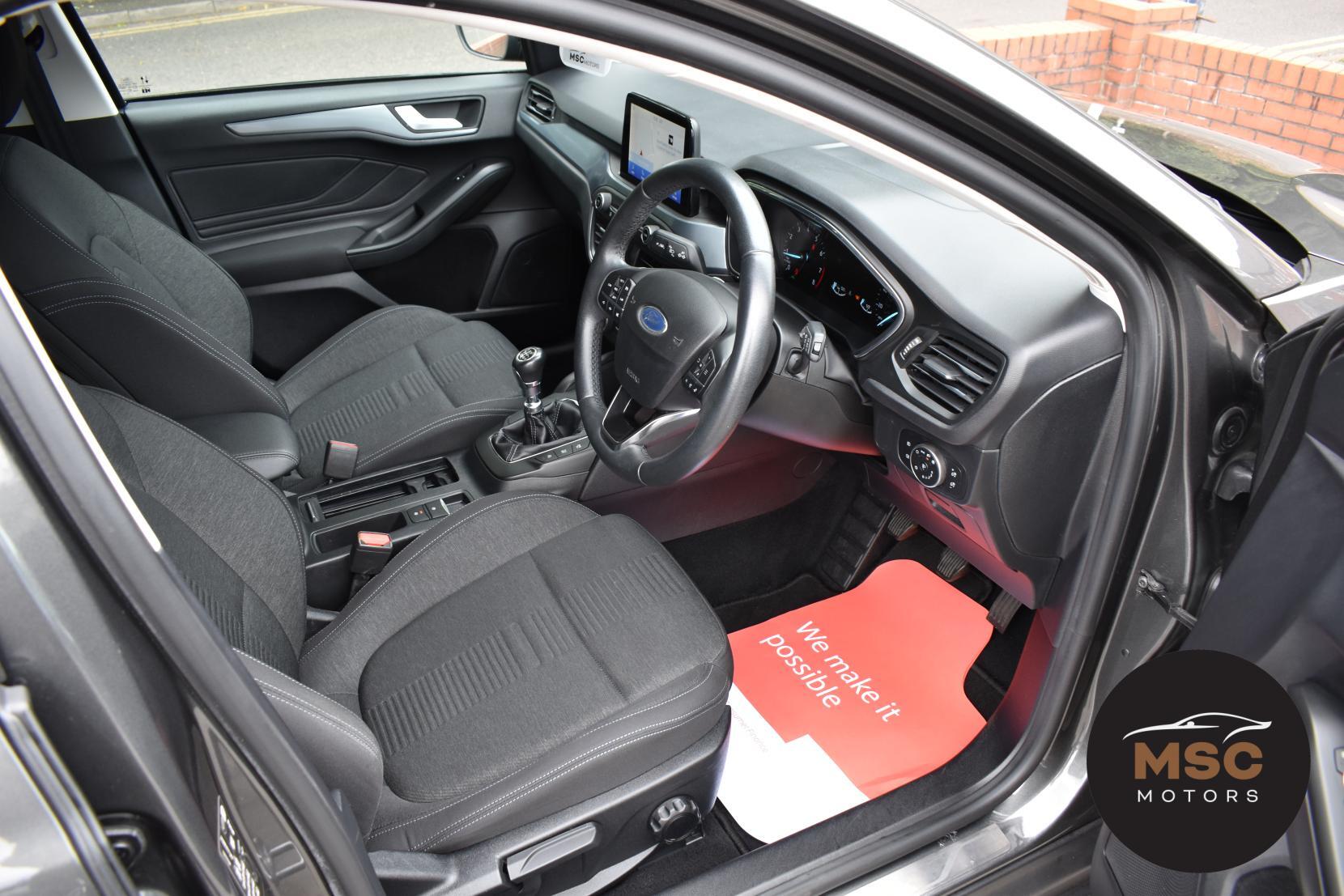 Ford Focus view 31