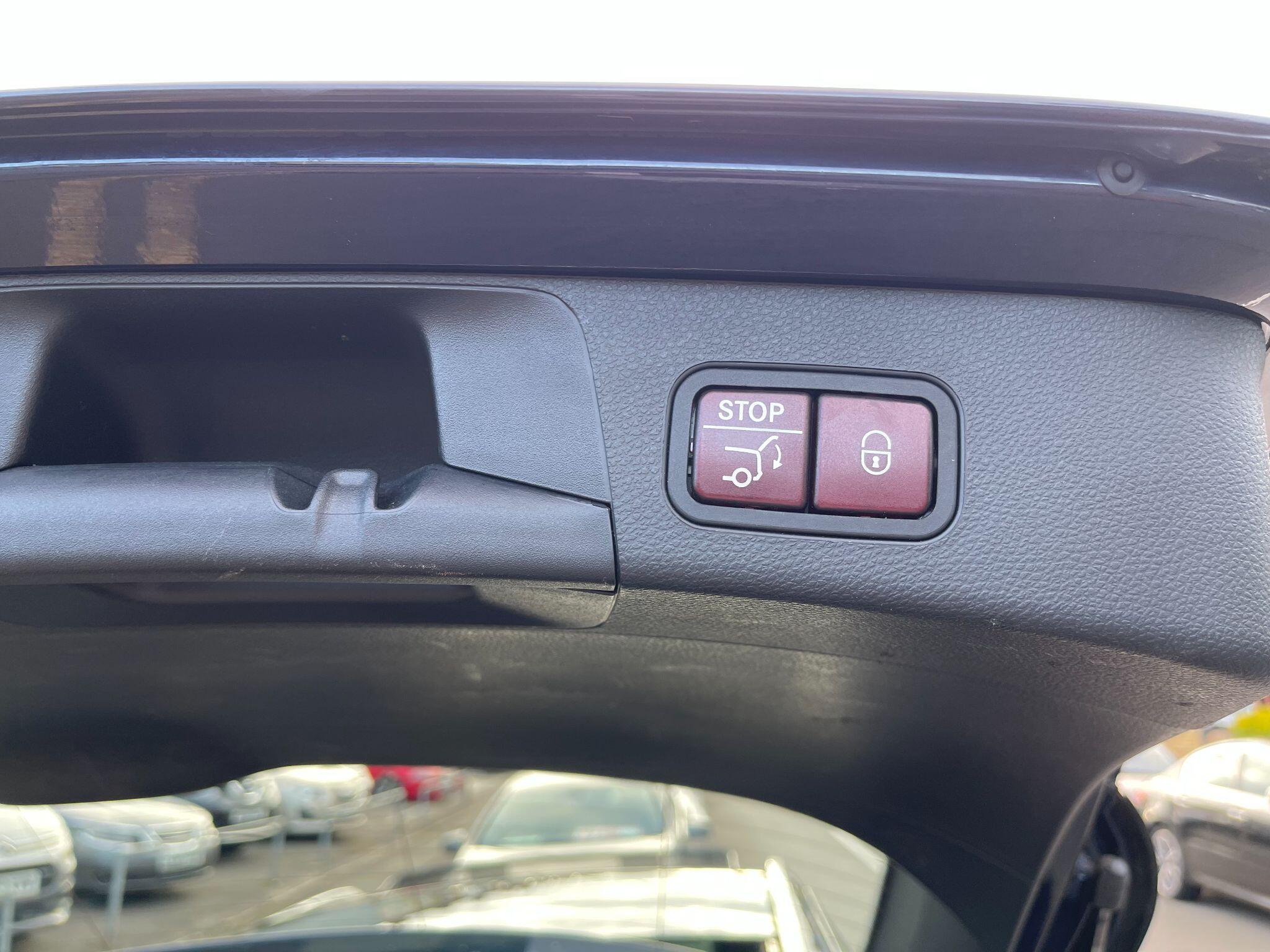 Mercedes-Benz C-Class view 38