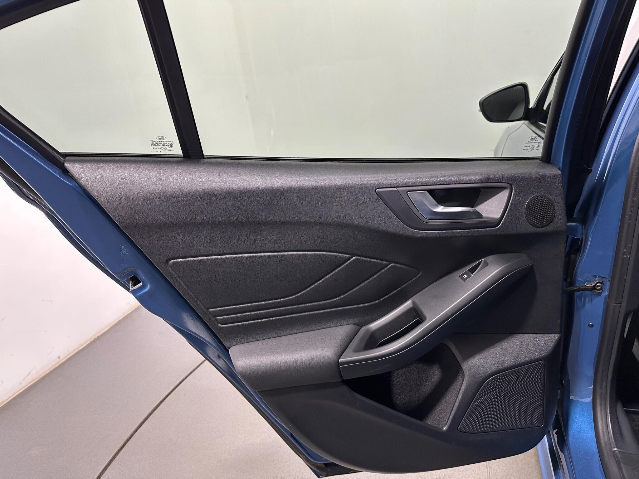 Ford Focus view 39