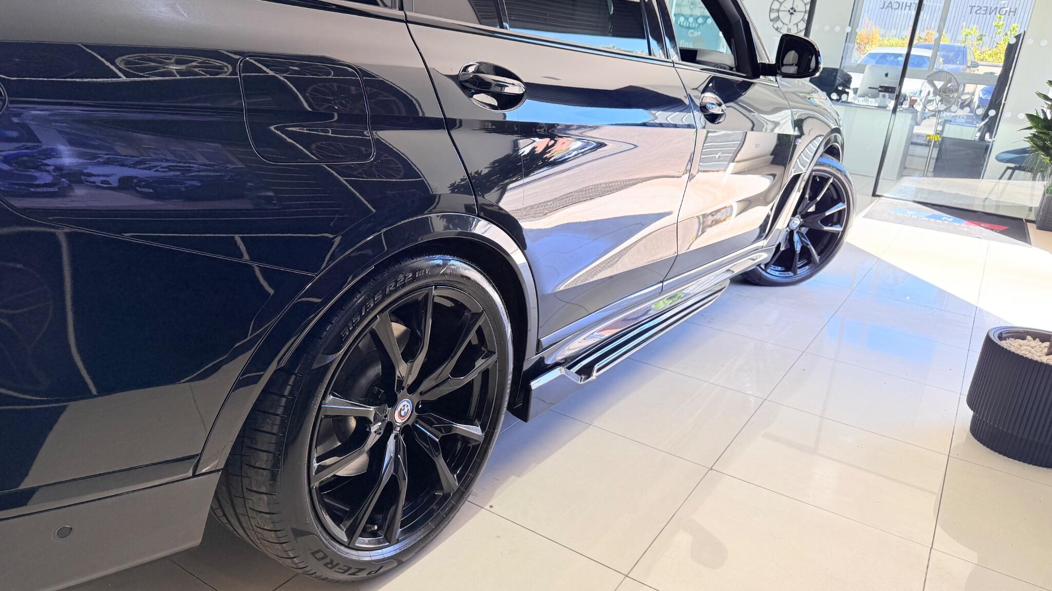 BMW X7 view 29
