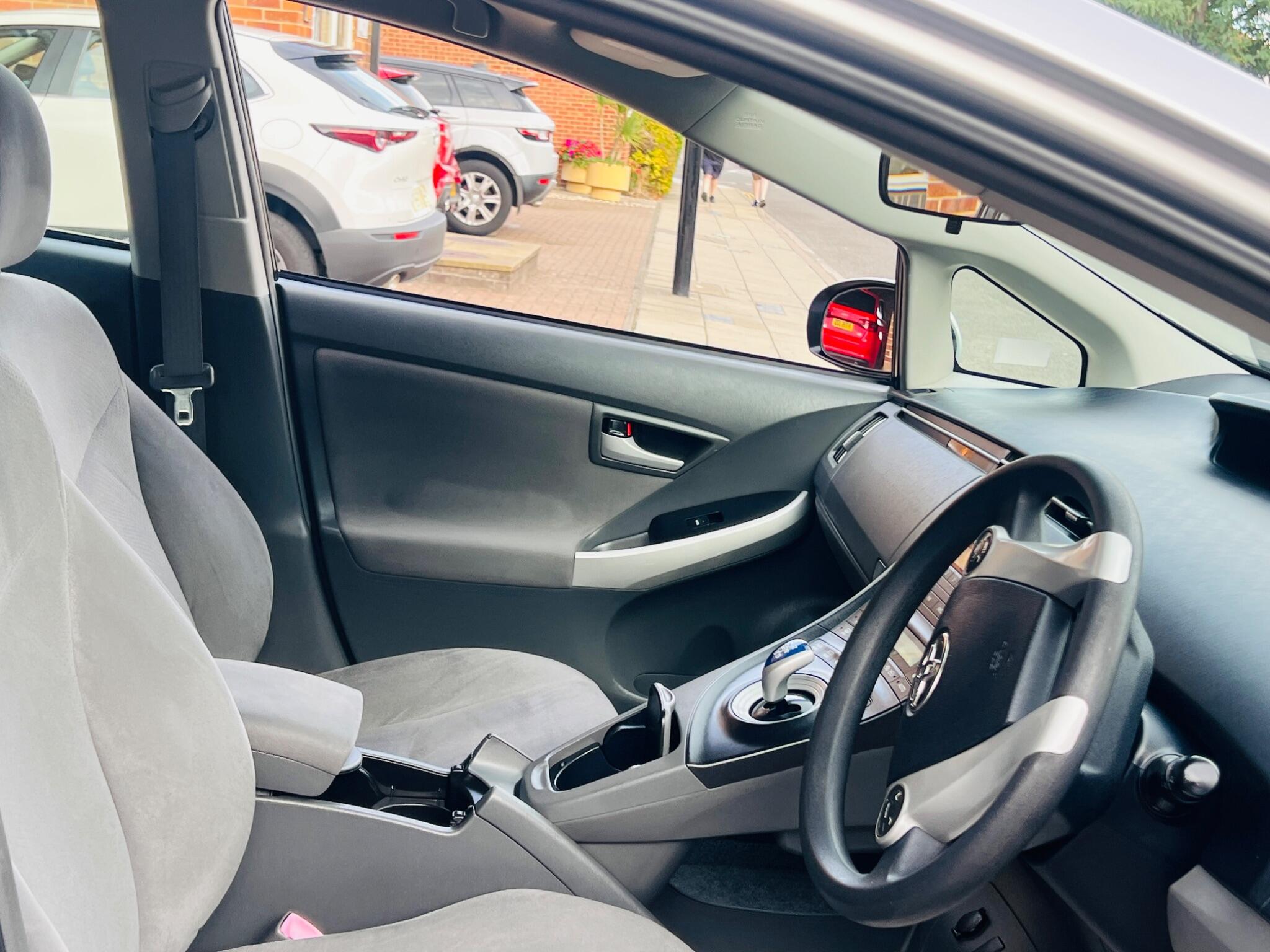 Toyota Prius view 32