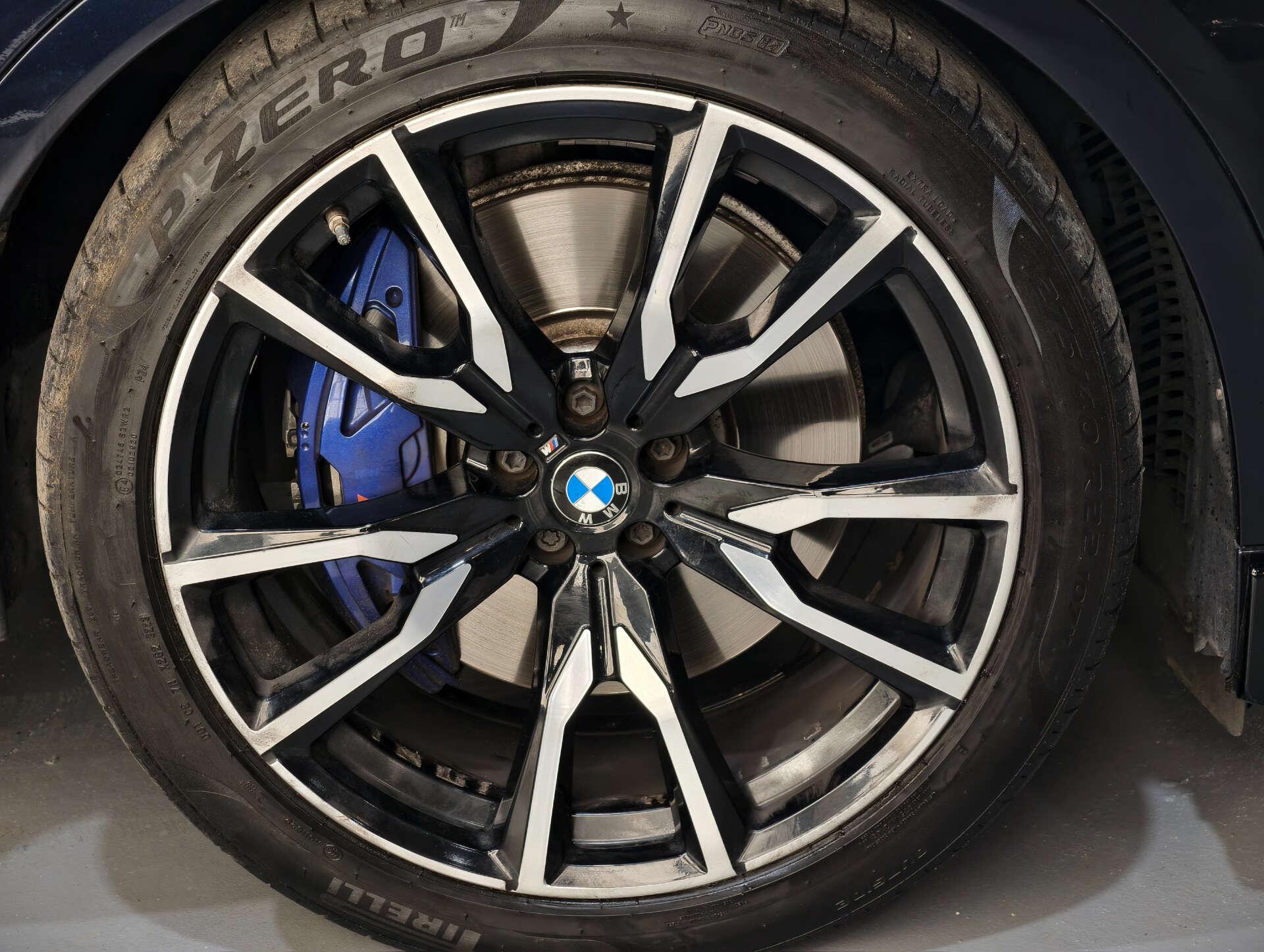 BMW X7 view 10