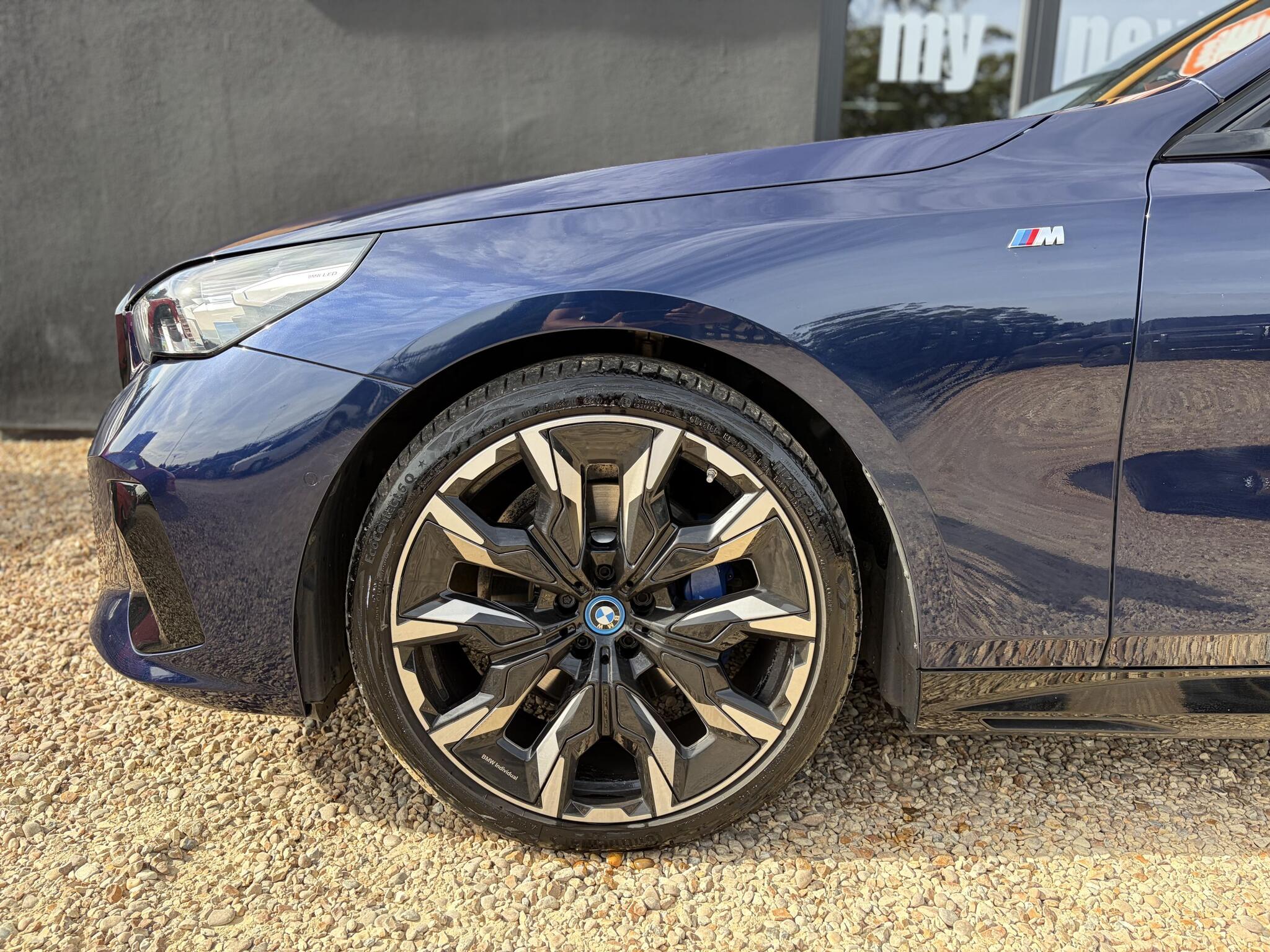 BMW 5 Series view 7