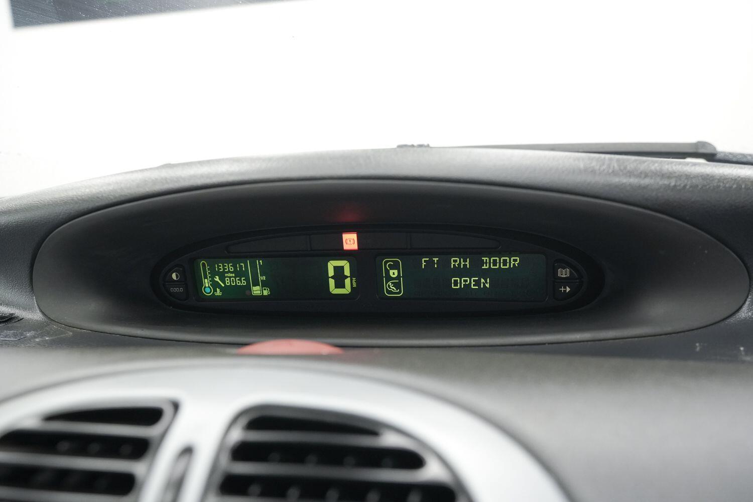 Citroen Xsara Picasso view 21