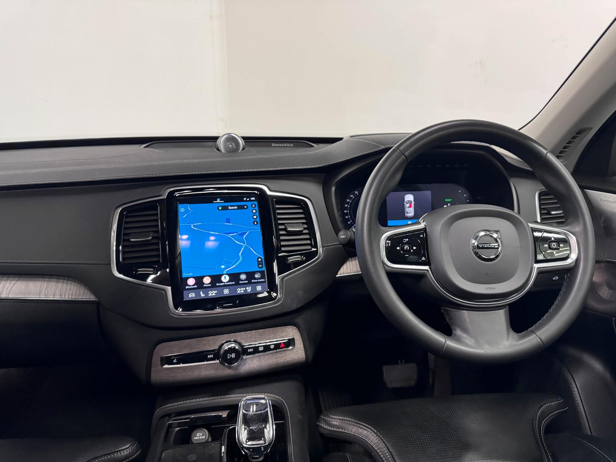 Volvo XC90 view 37