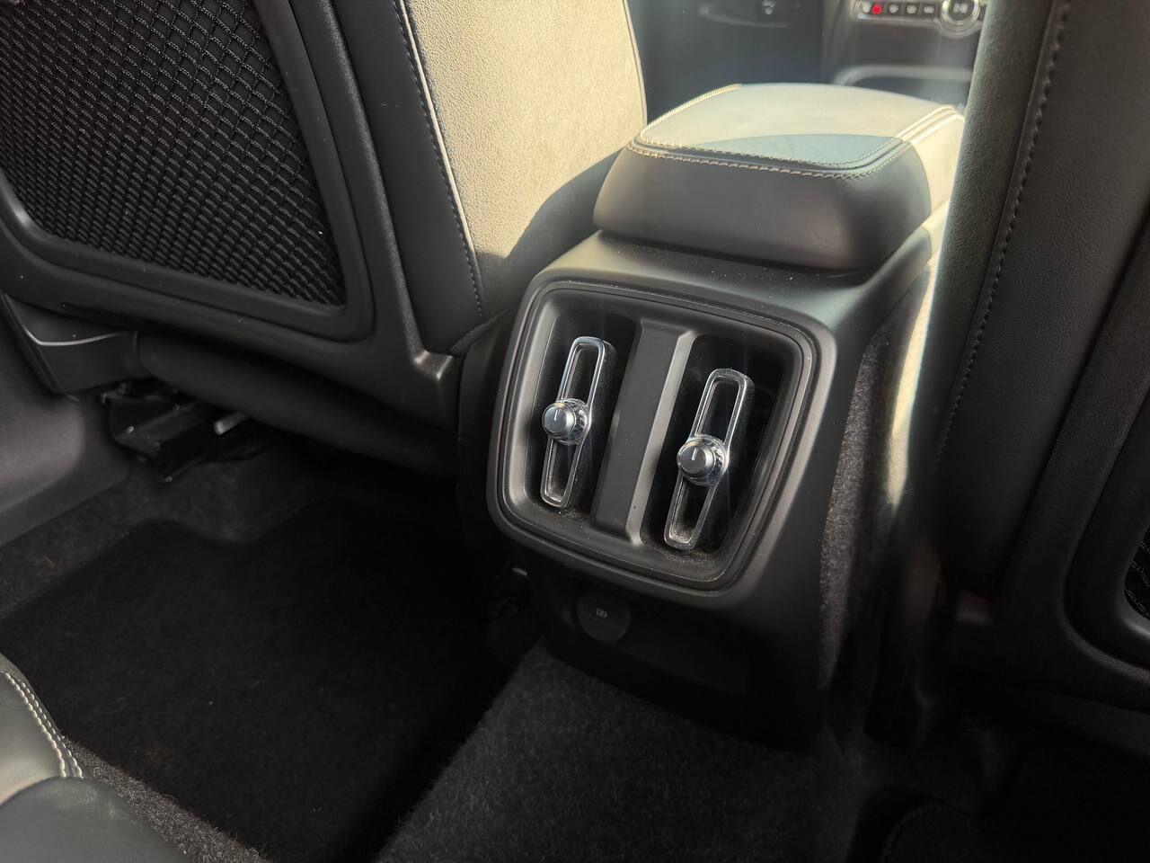 Volvo XC40 view 22
