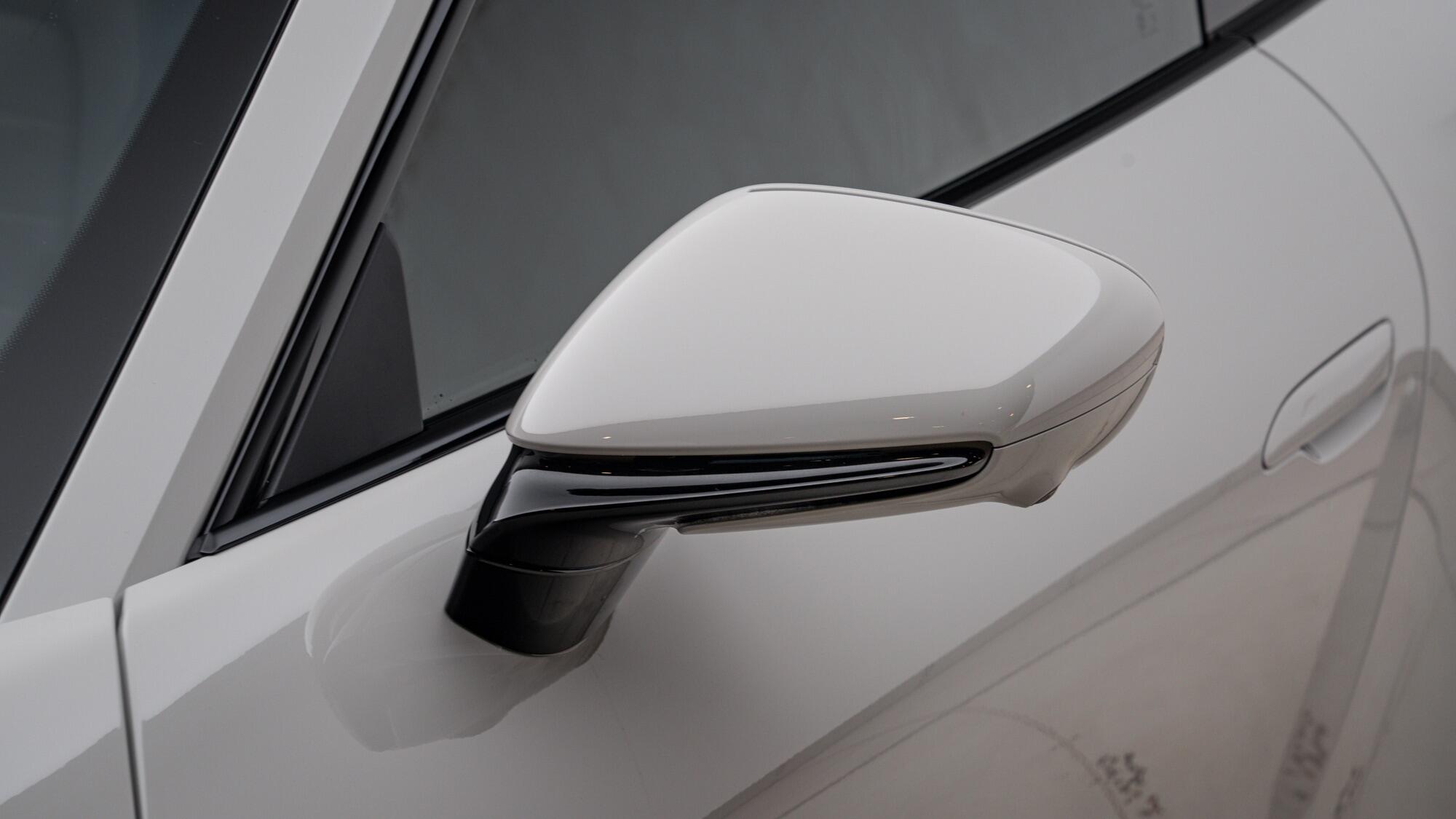 Porsche 911 view 40
