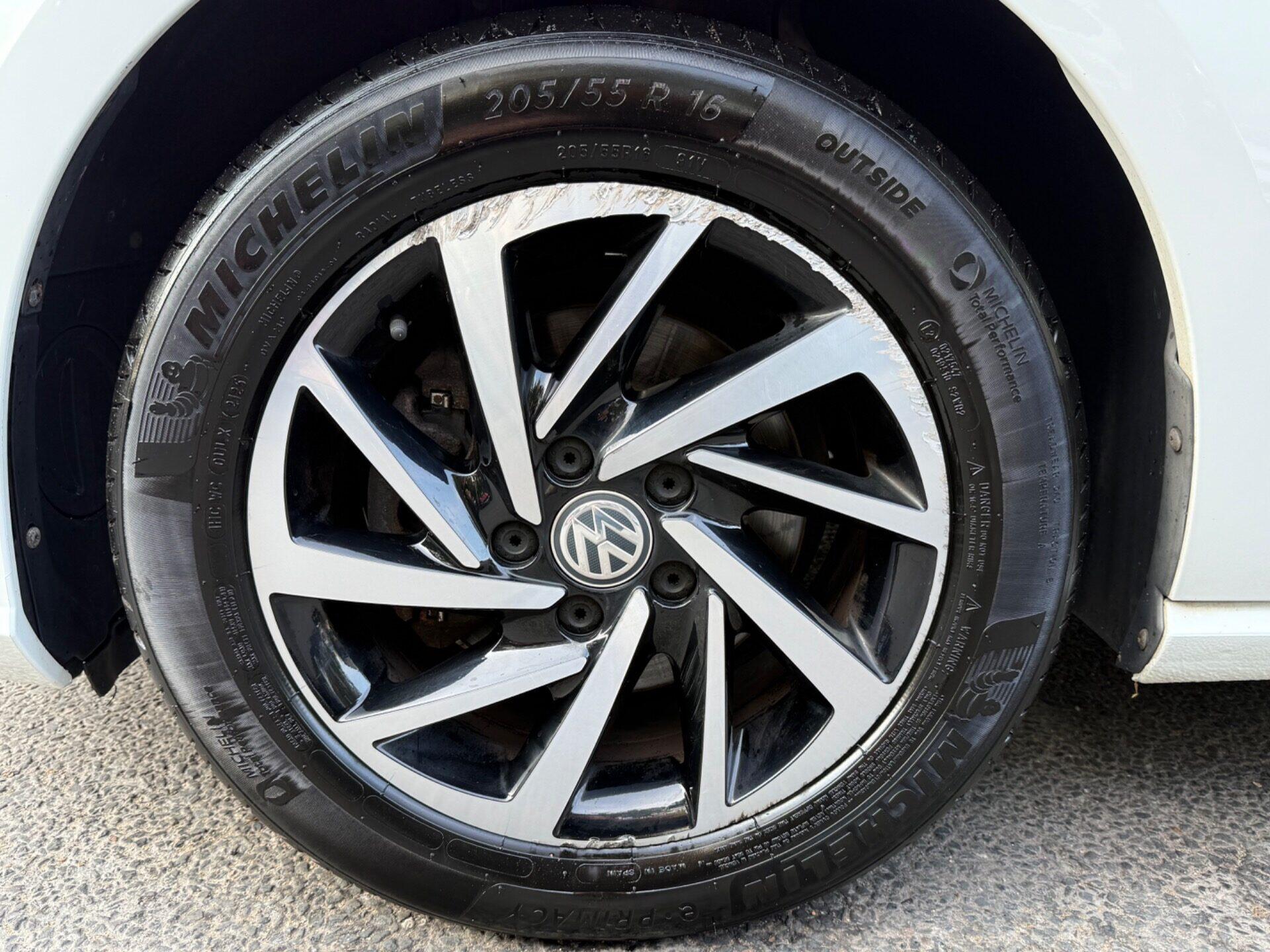 Volkswagen Golf view 61