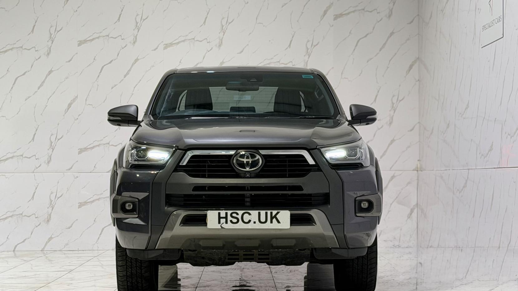 Toyota Hilux view 2