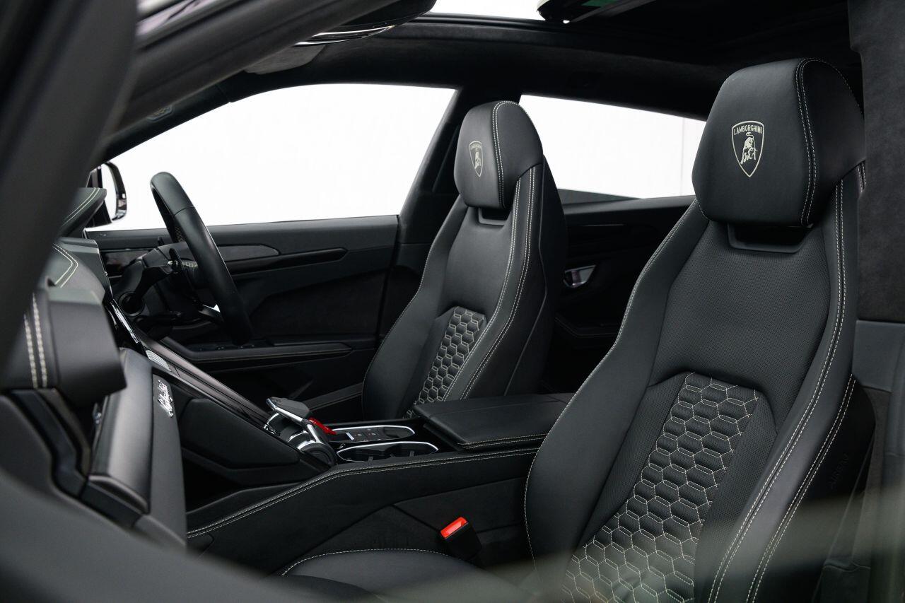 Lamborghini Urus view 73