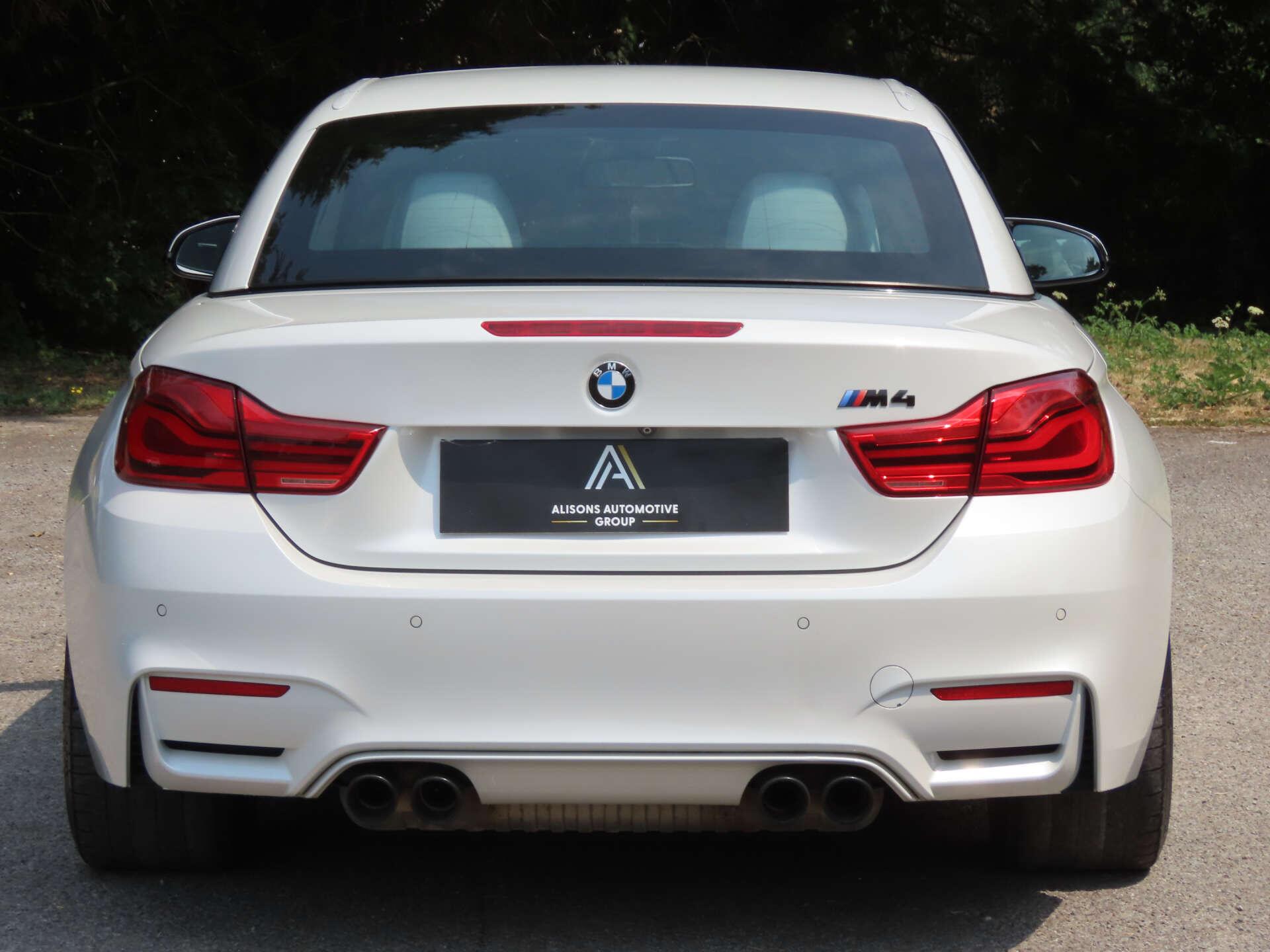 BMW M4 view 7