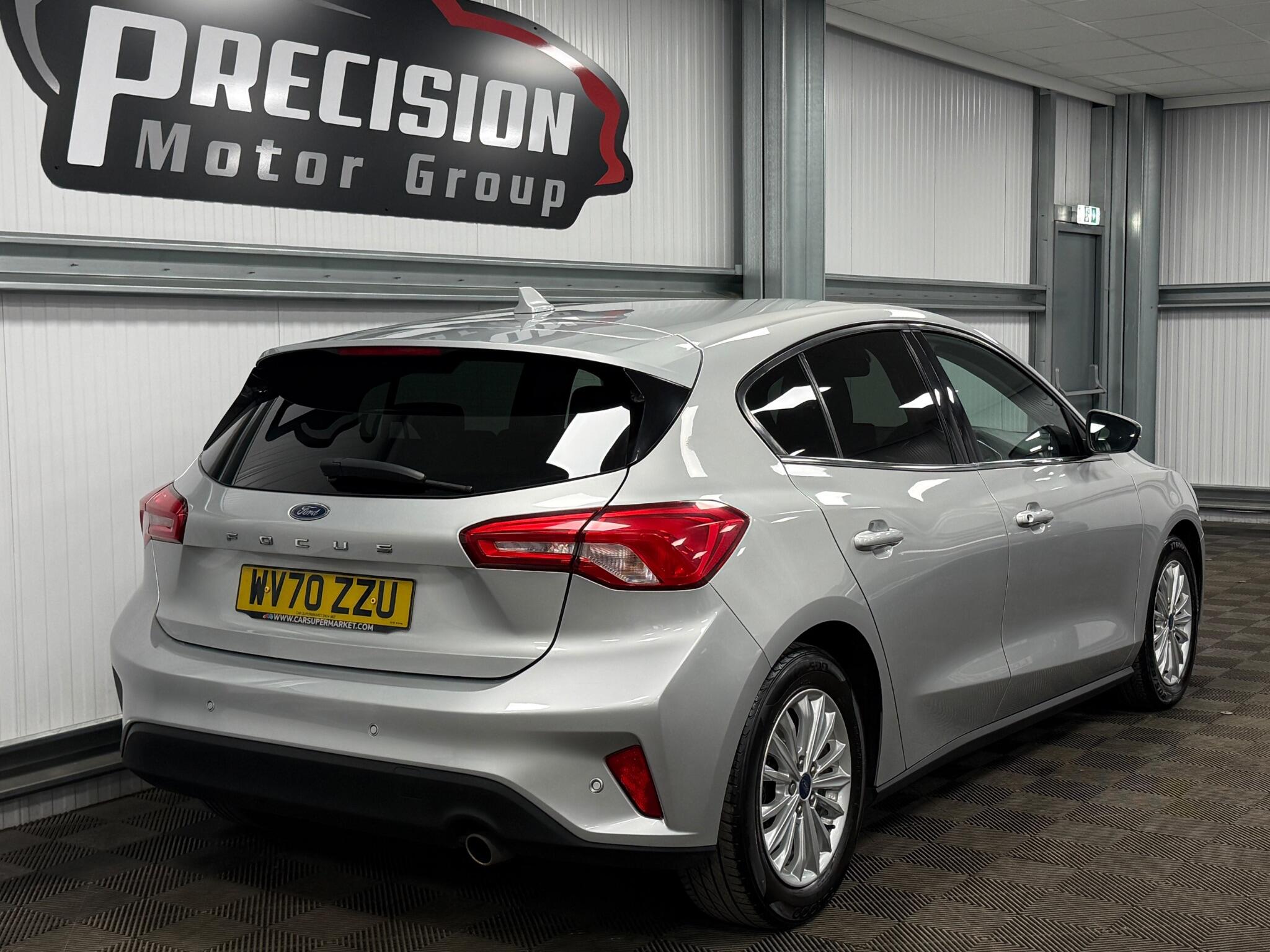 Ford Focus view 14