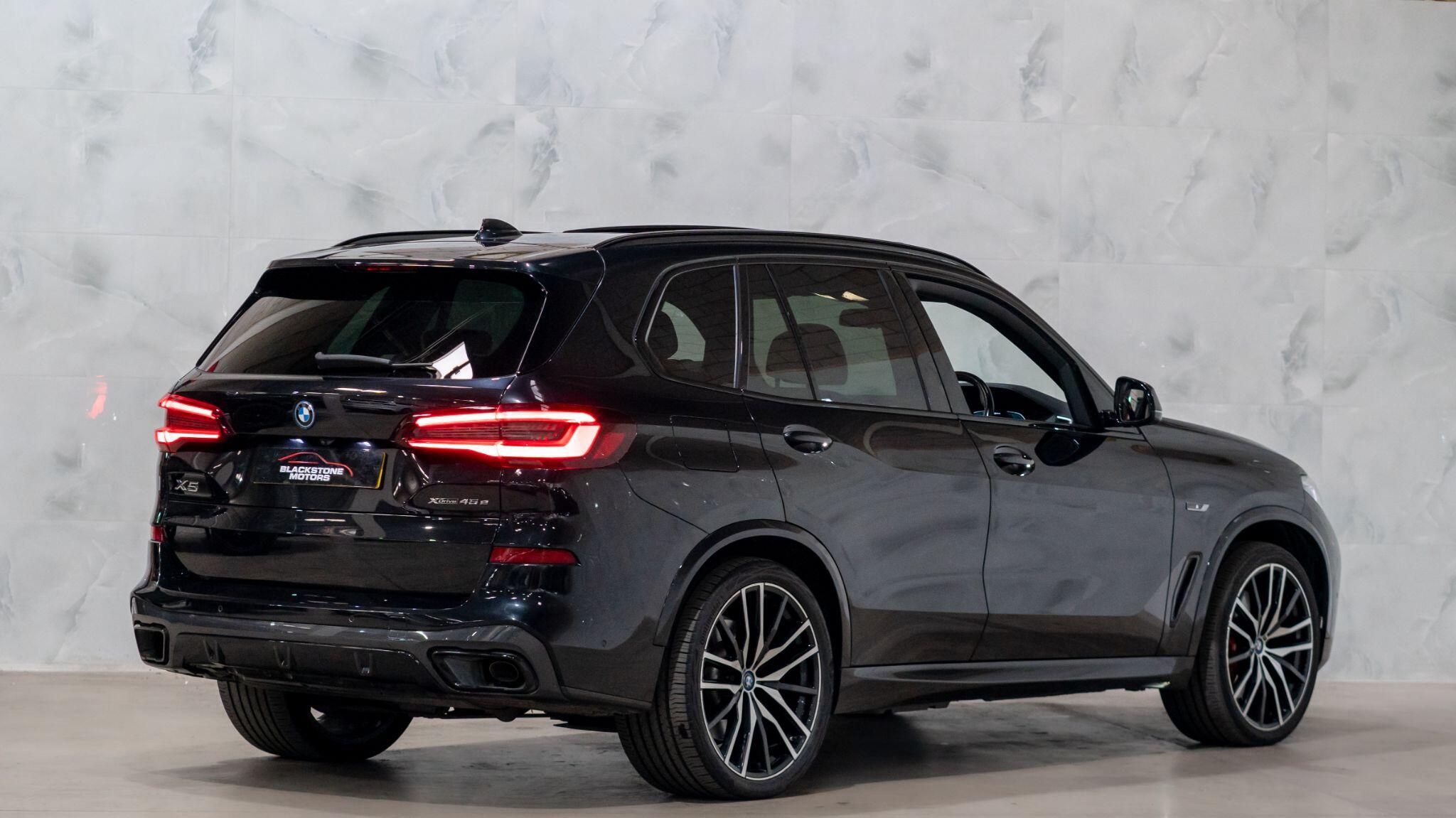 BMW X5 view 8