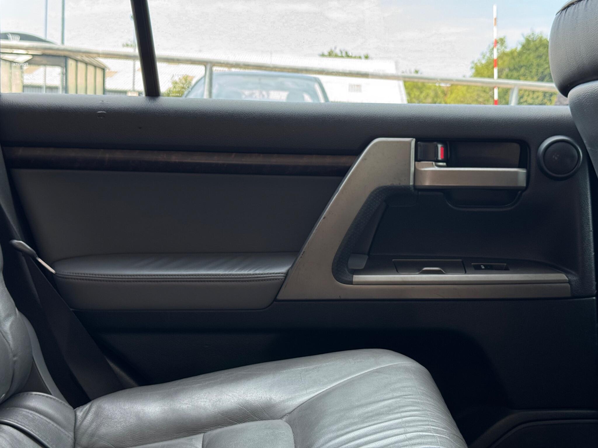 Toyota Land Cruiser view 22
