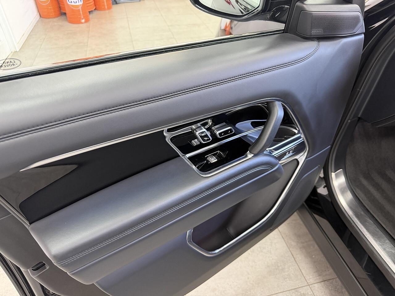 Land Rover Range Rover view 28