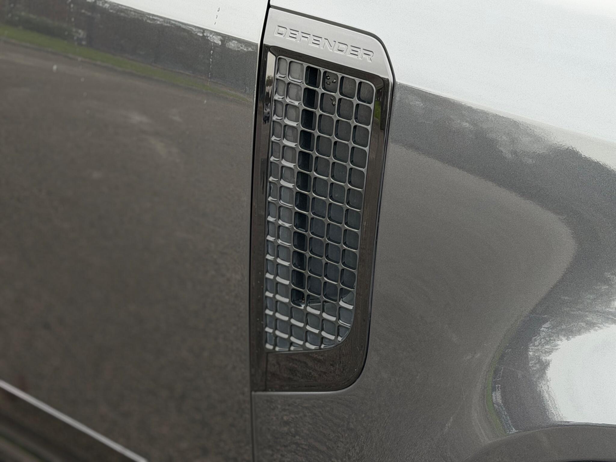 Land Rover Defender view 60