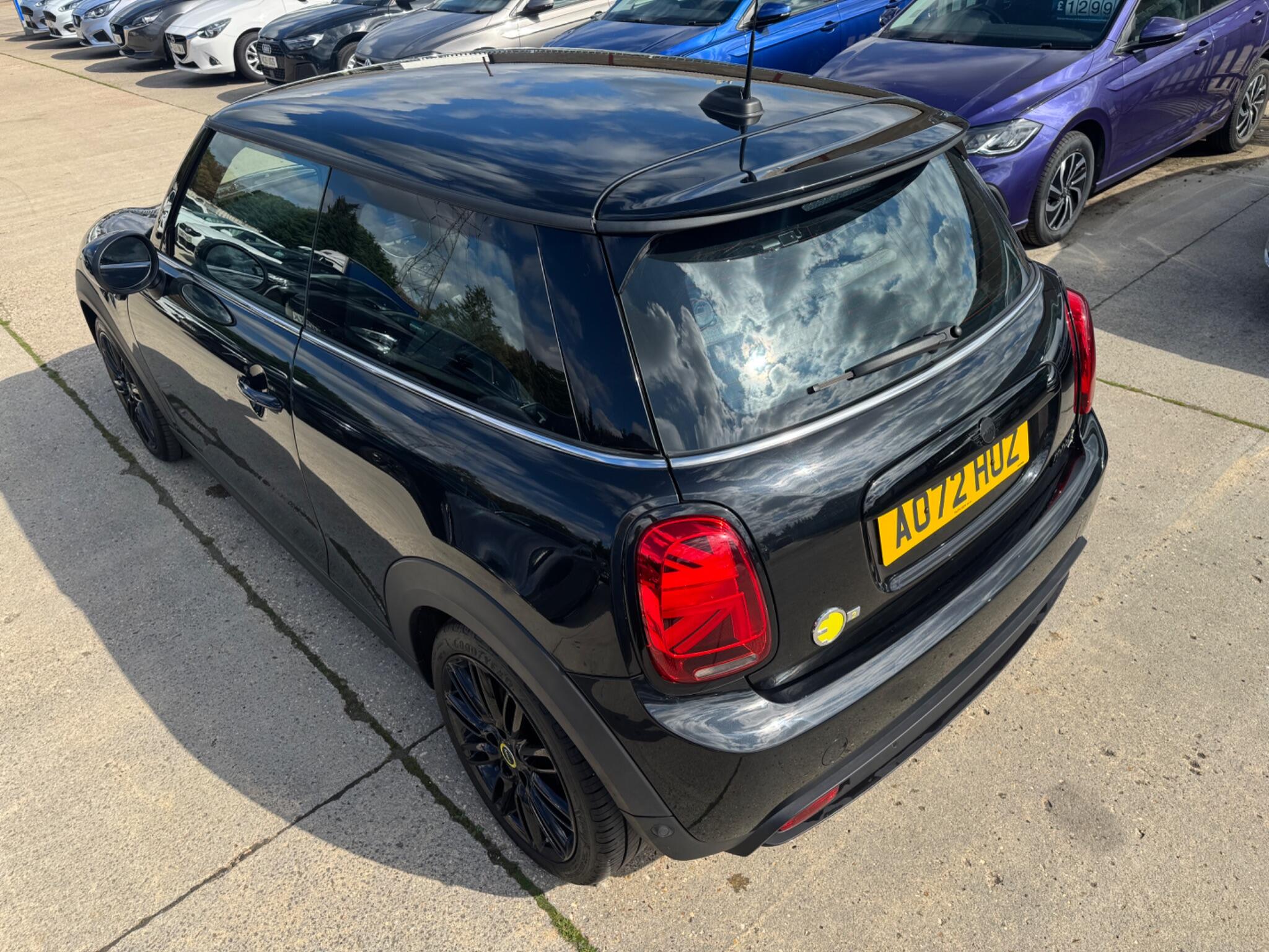 Mini Hatch view 10