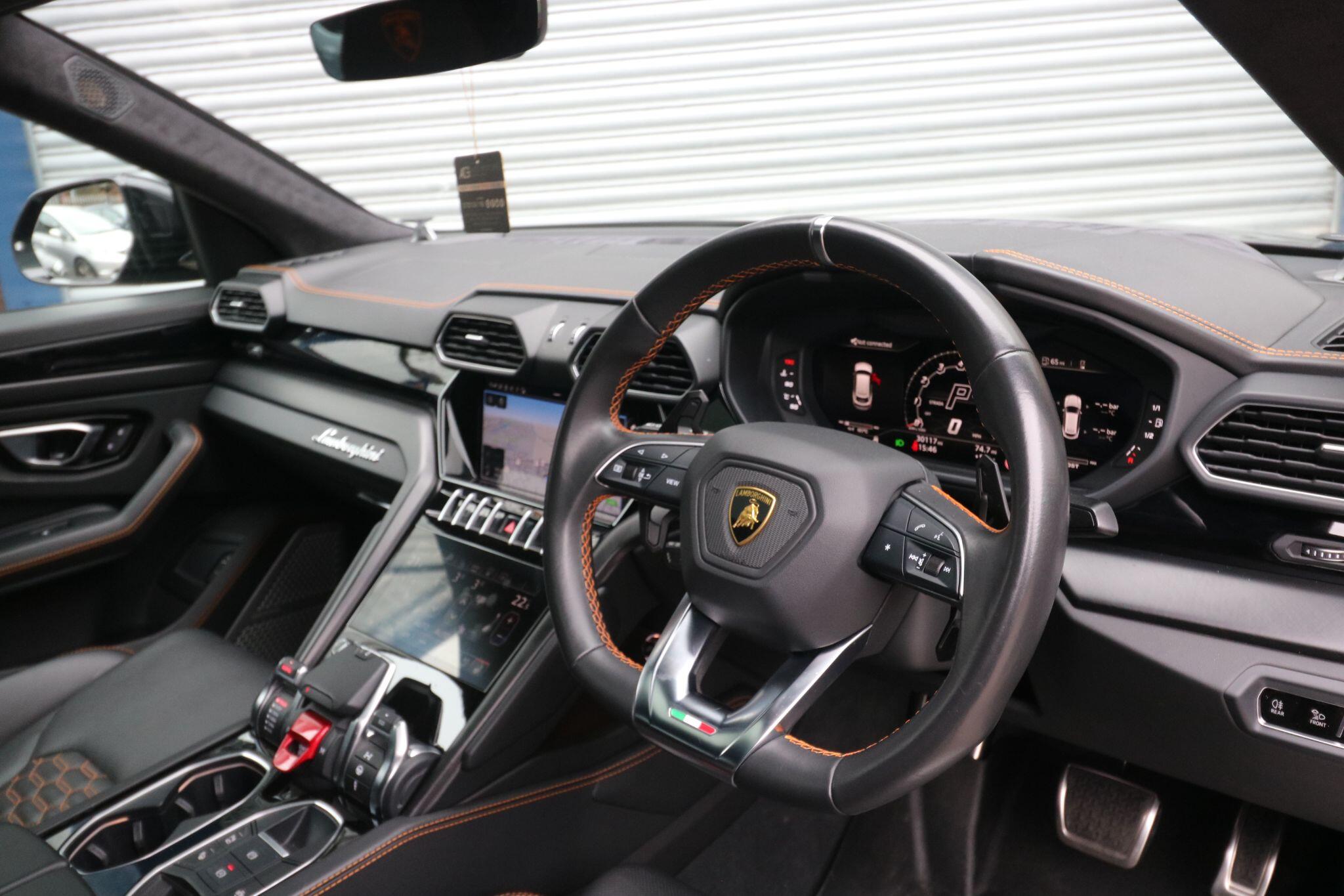 Lamborghini Urus view 10