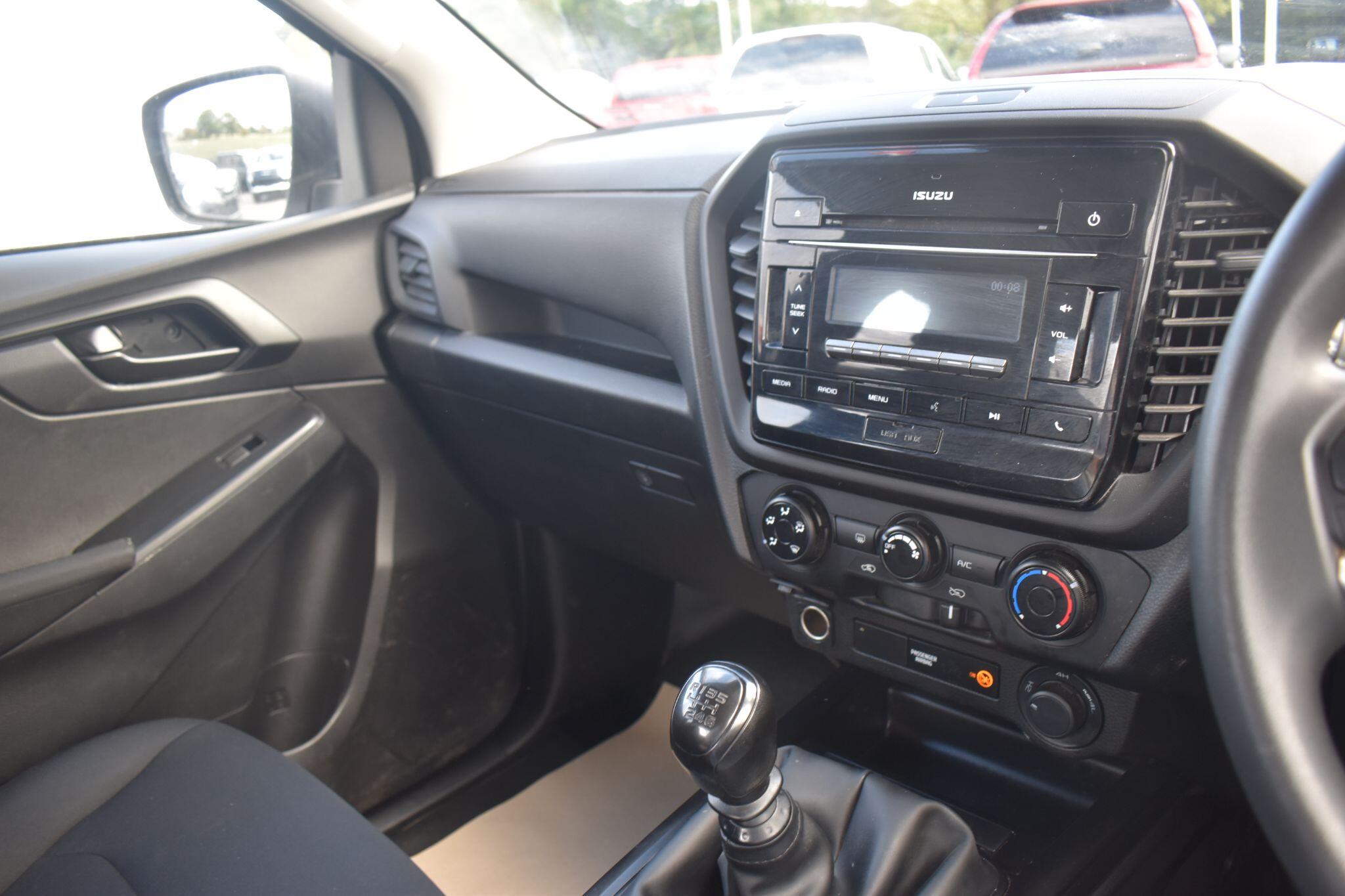 D-Max - 1.9 TD Utility 4WD Euro 6 (s/s) 2dr - Image 14