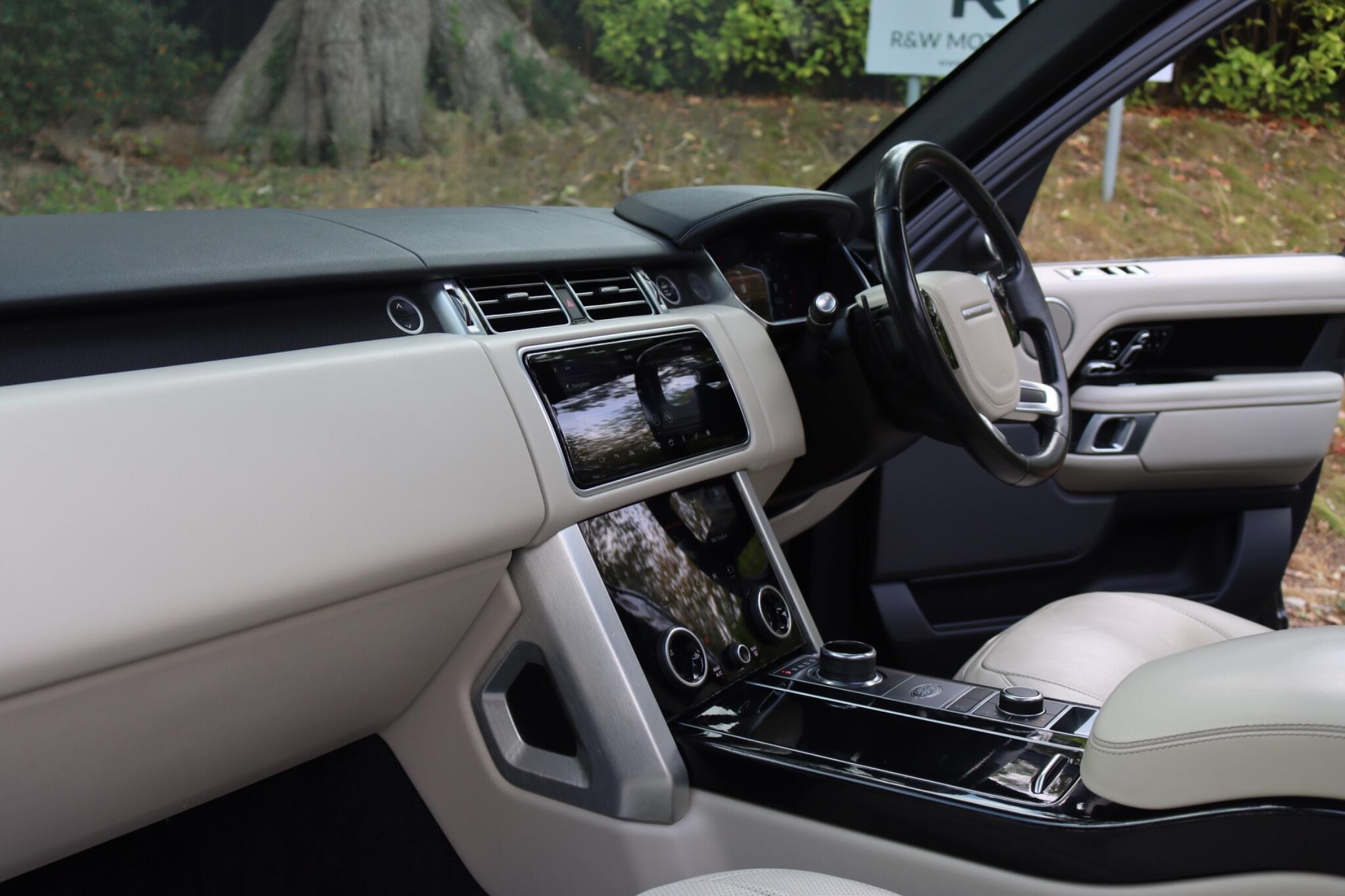Land Rover Range Rover view 11