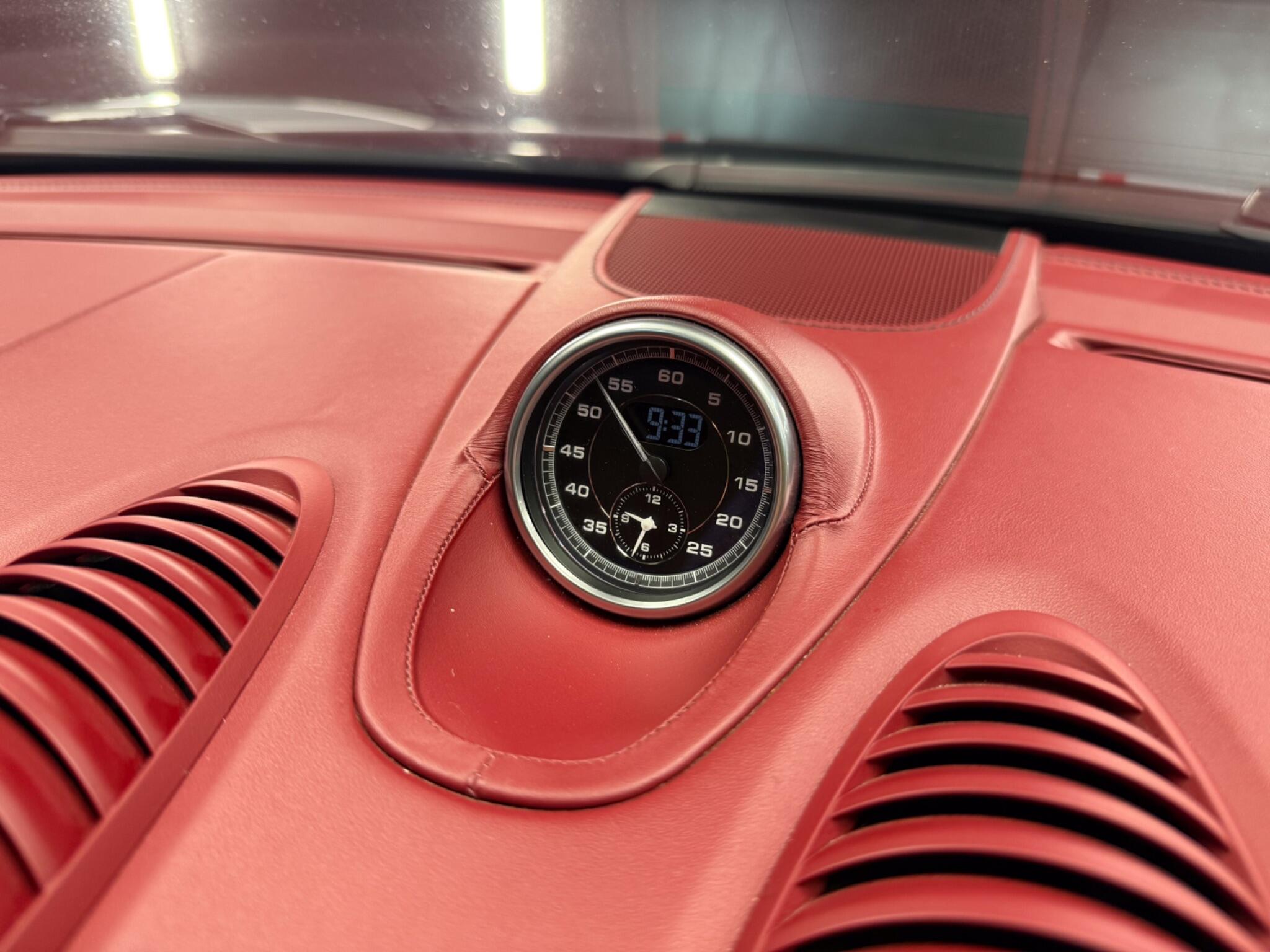 Porsche 718 Spyder view 47