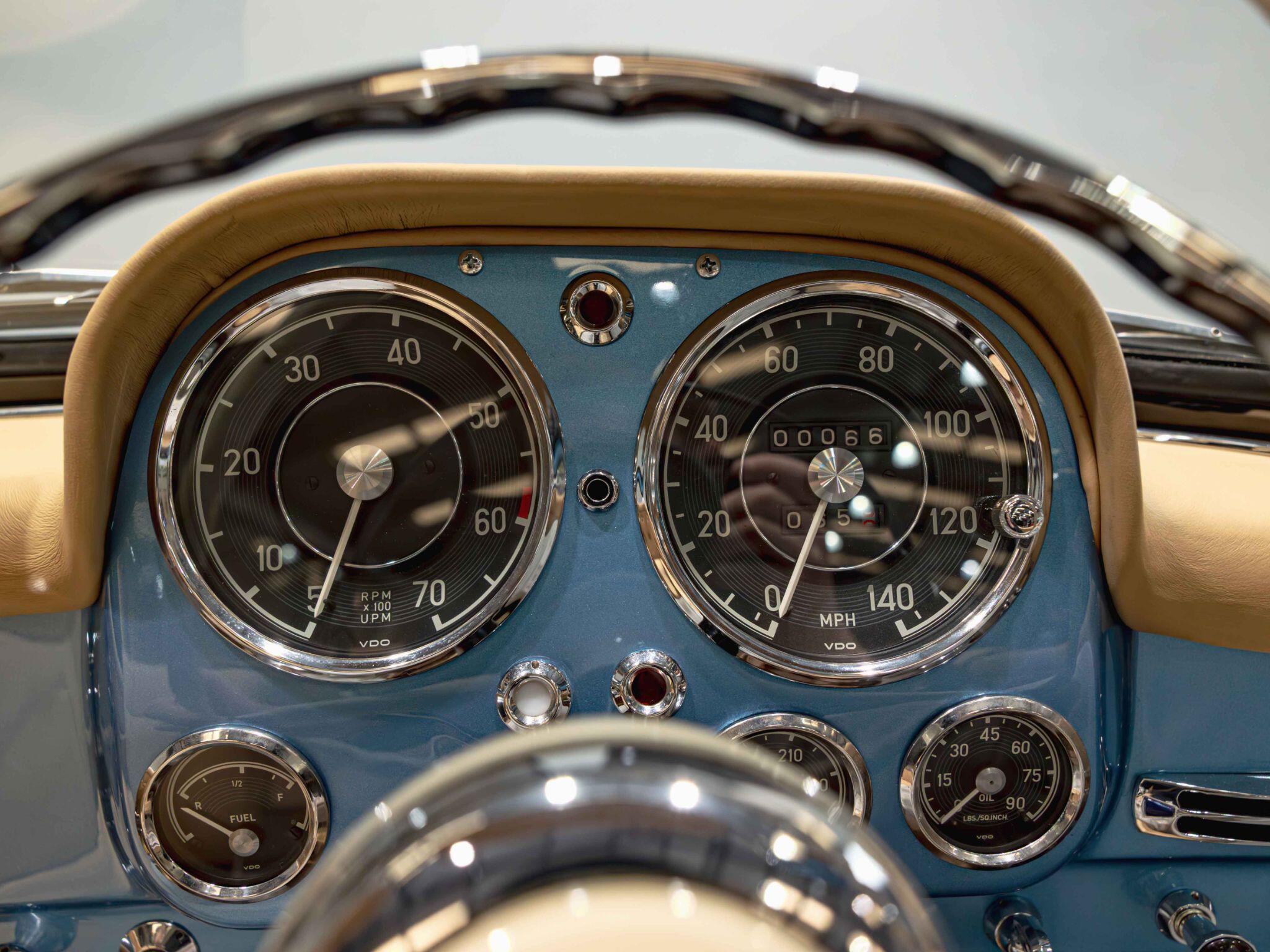 Mercedes-Benz 190 SL view 27