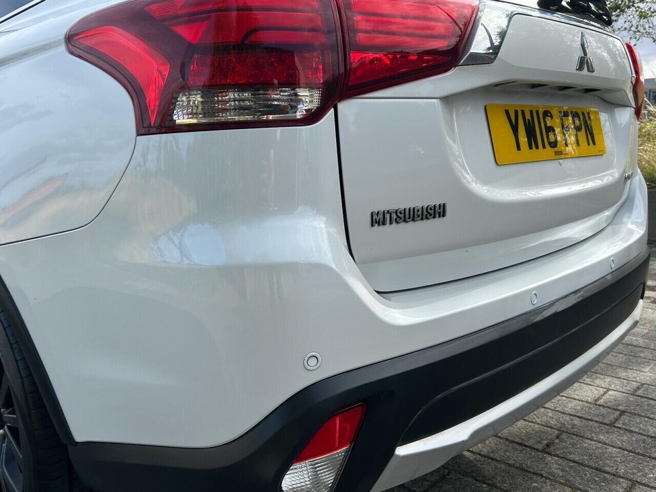 Mitsubishi Outlander view 15