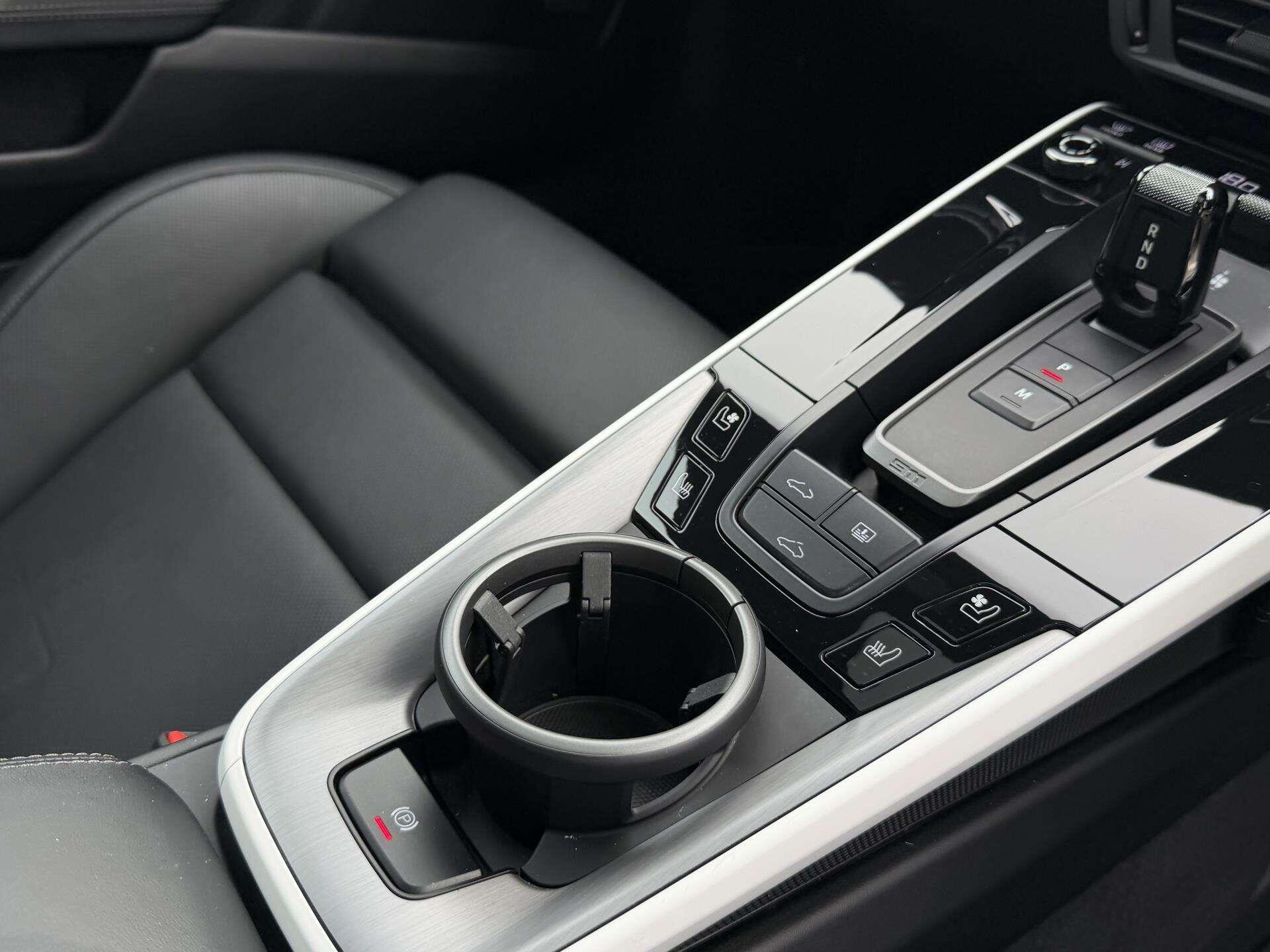 Porsche 911 view 24