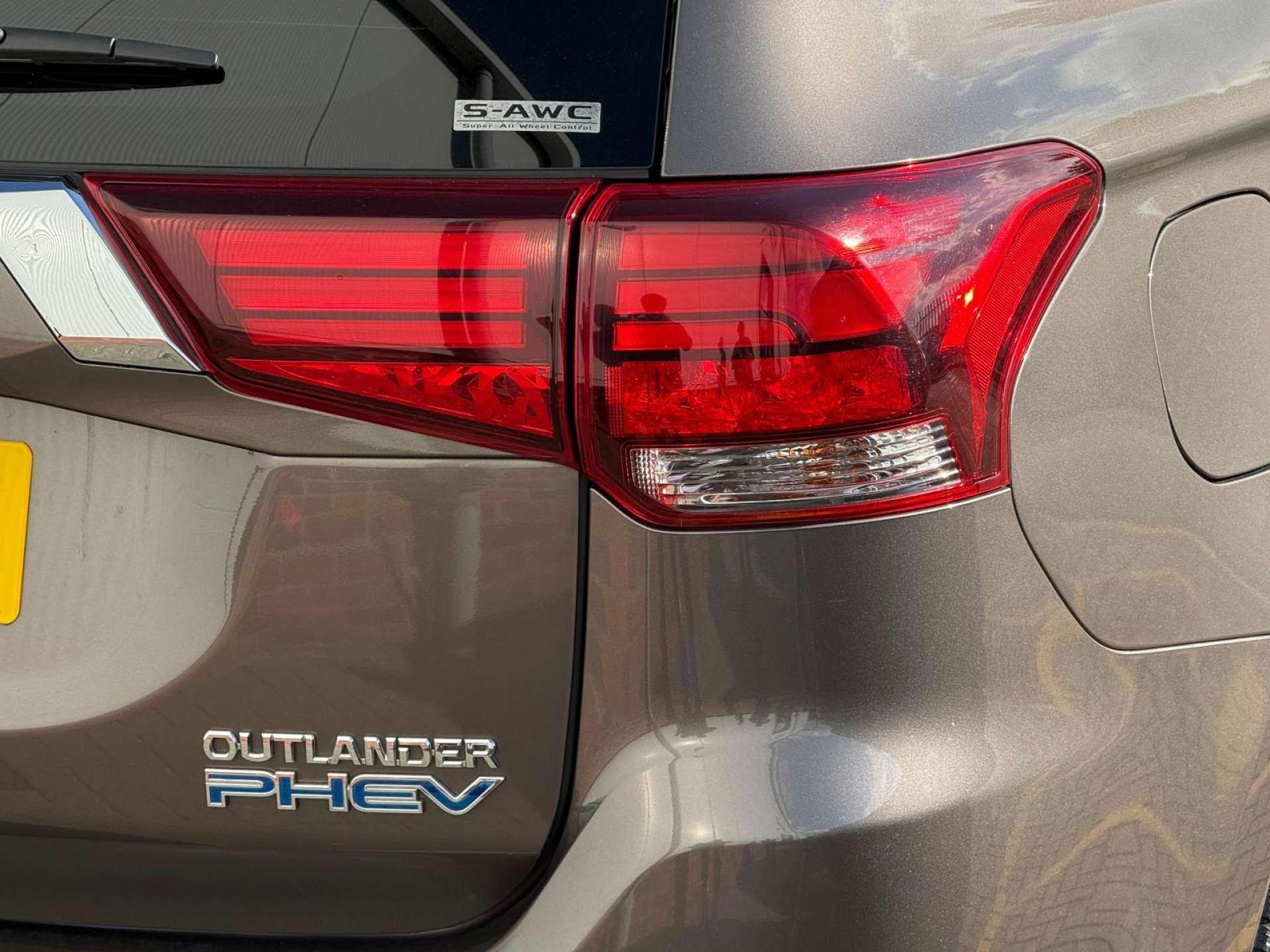 Mitsubishi Outlander view 17