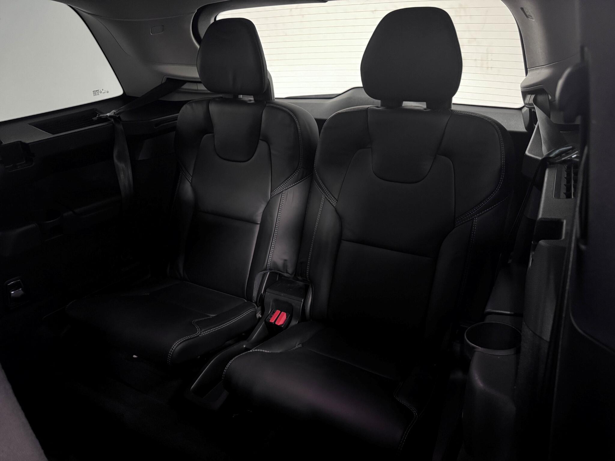 Volvo XC90 view 11