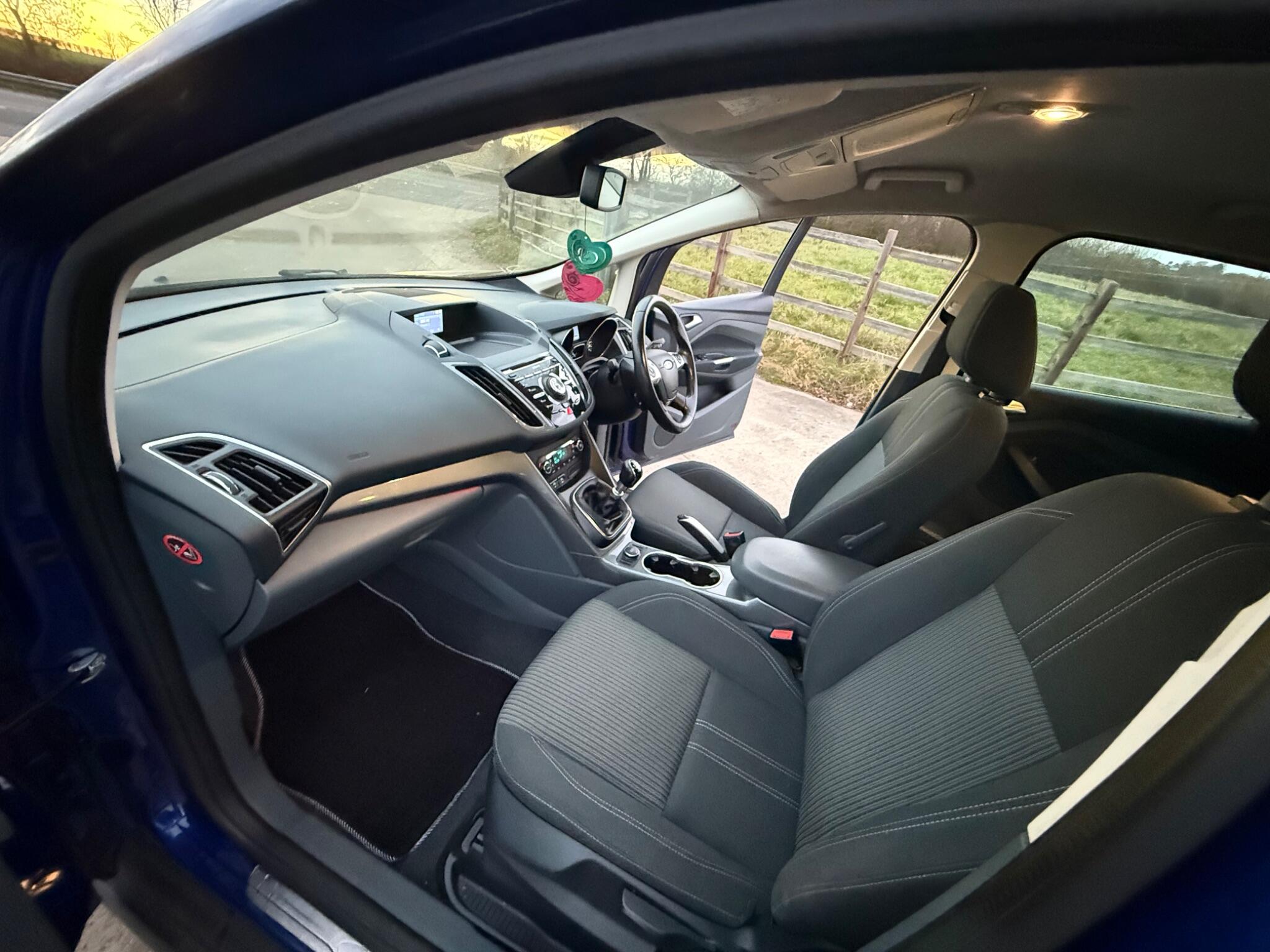 Ford C-Max 1.6 TDCi Titanium Euro 5 5dr — photo 51 of 104
