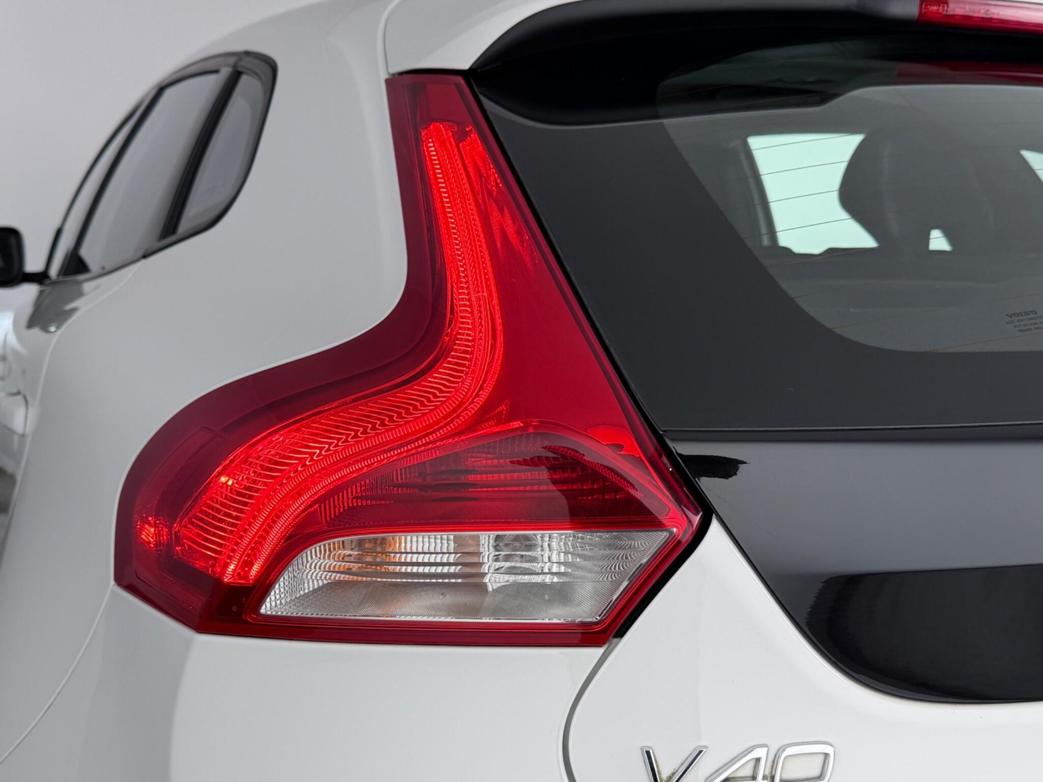 Volvo V40 view 9