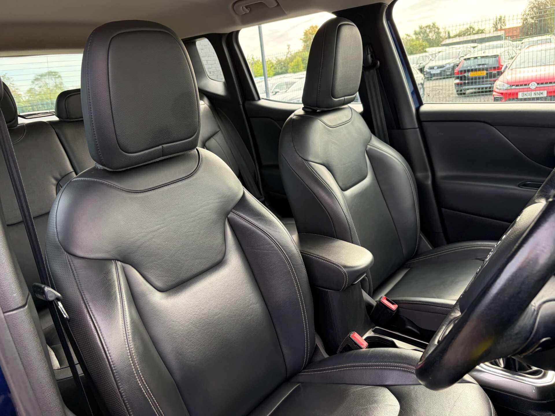 Jeep Renegade view 36