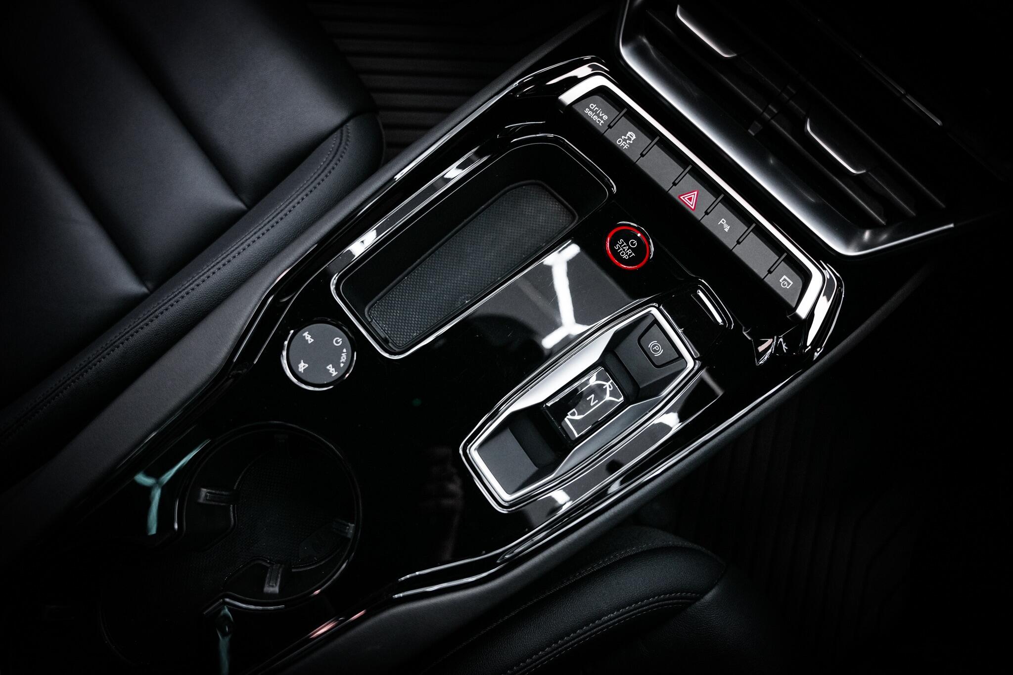Audi e-tron GT view 5