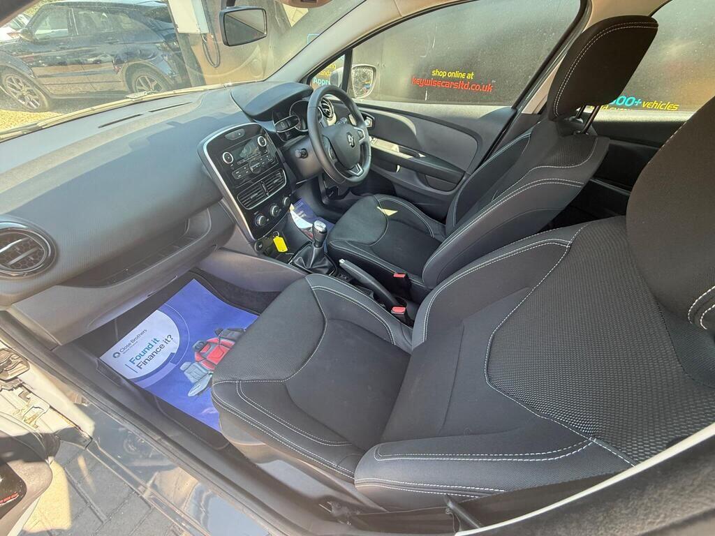Renault Clio view 23