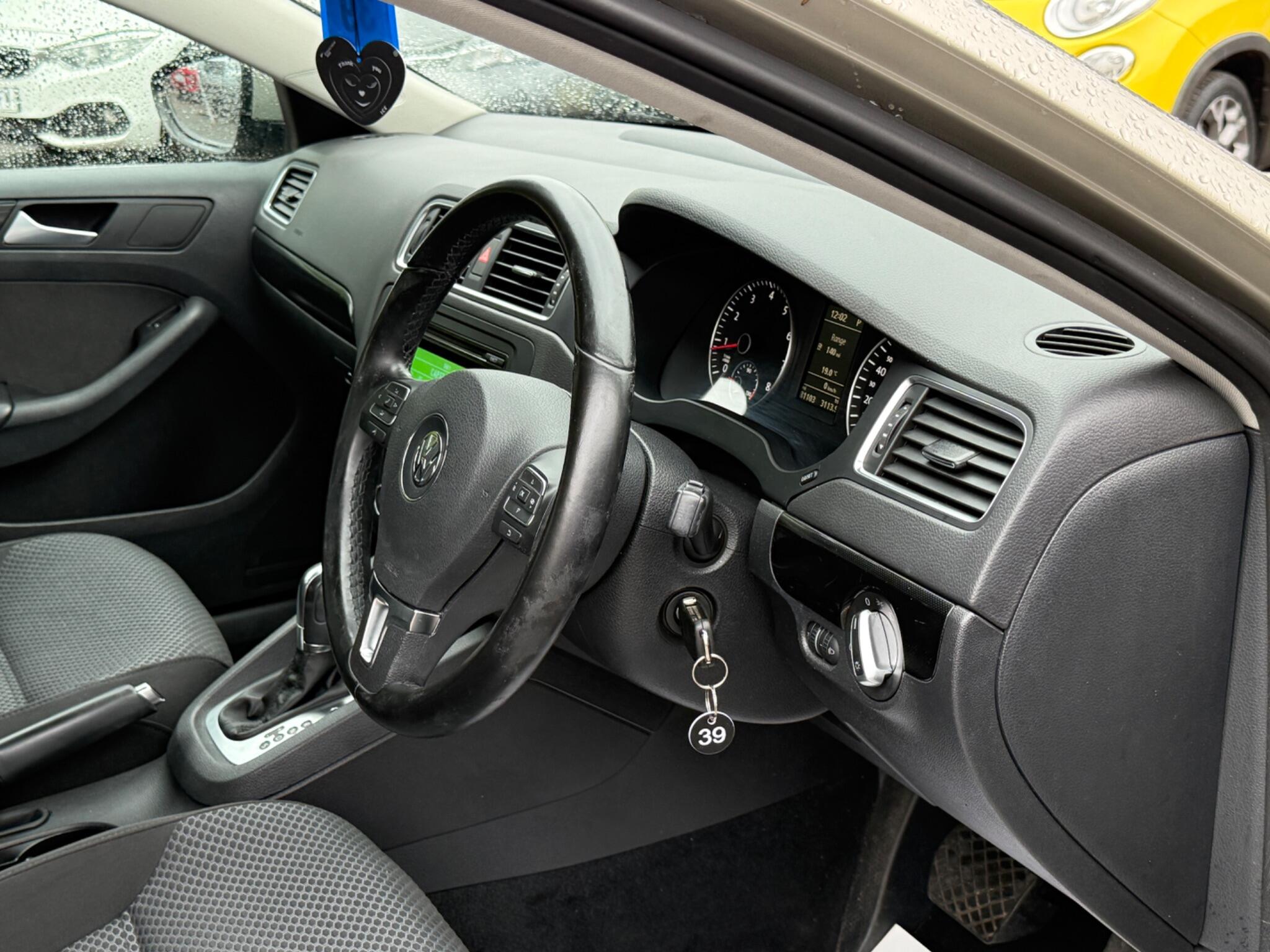 Volkswagen Jetta - Image 38