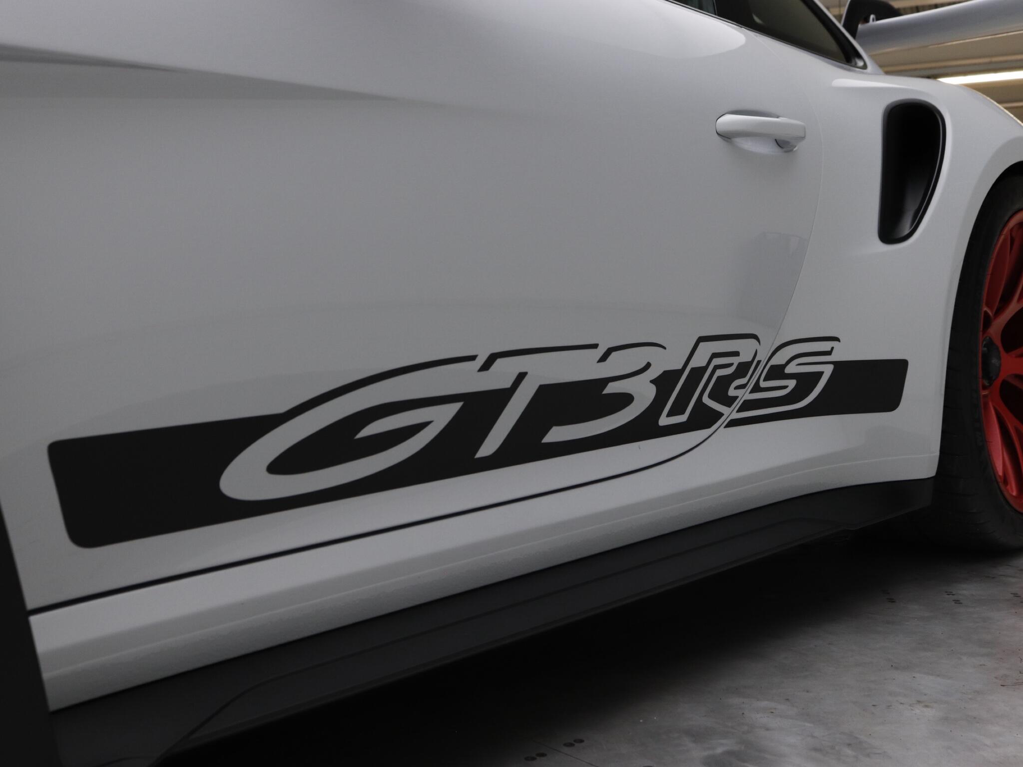 Porsche 911 view 26