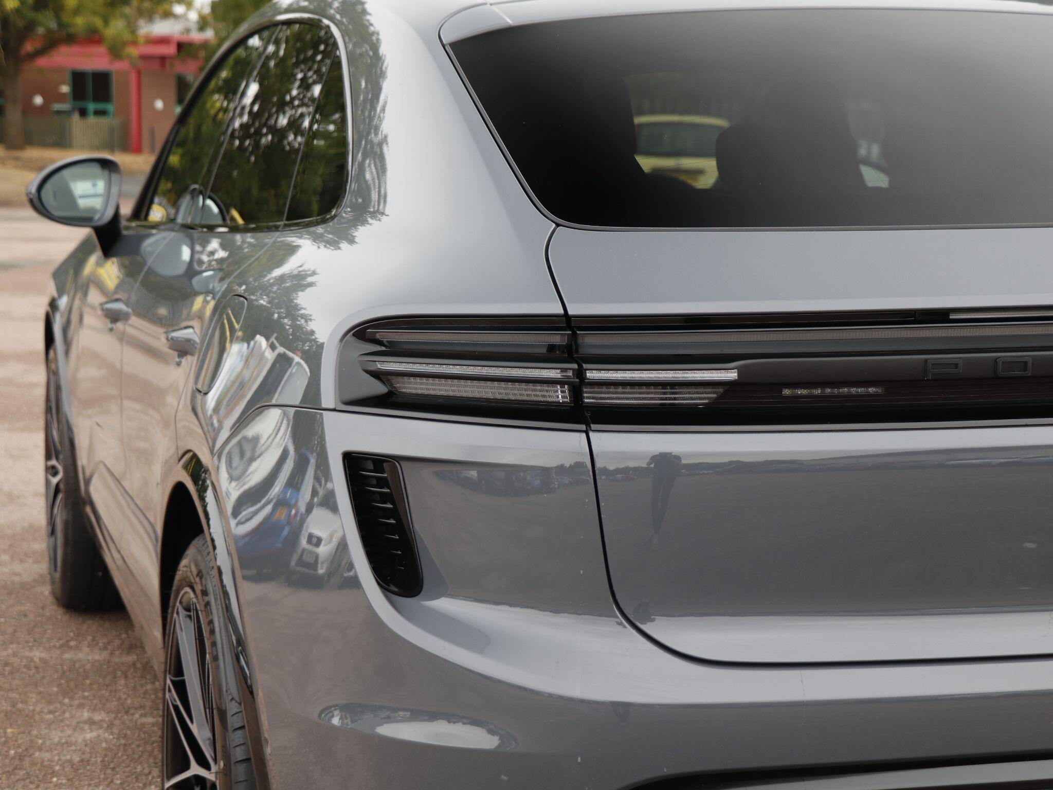 Porsche Macan view 29