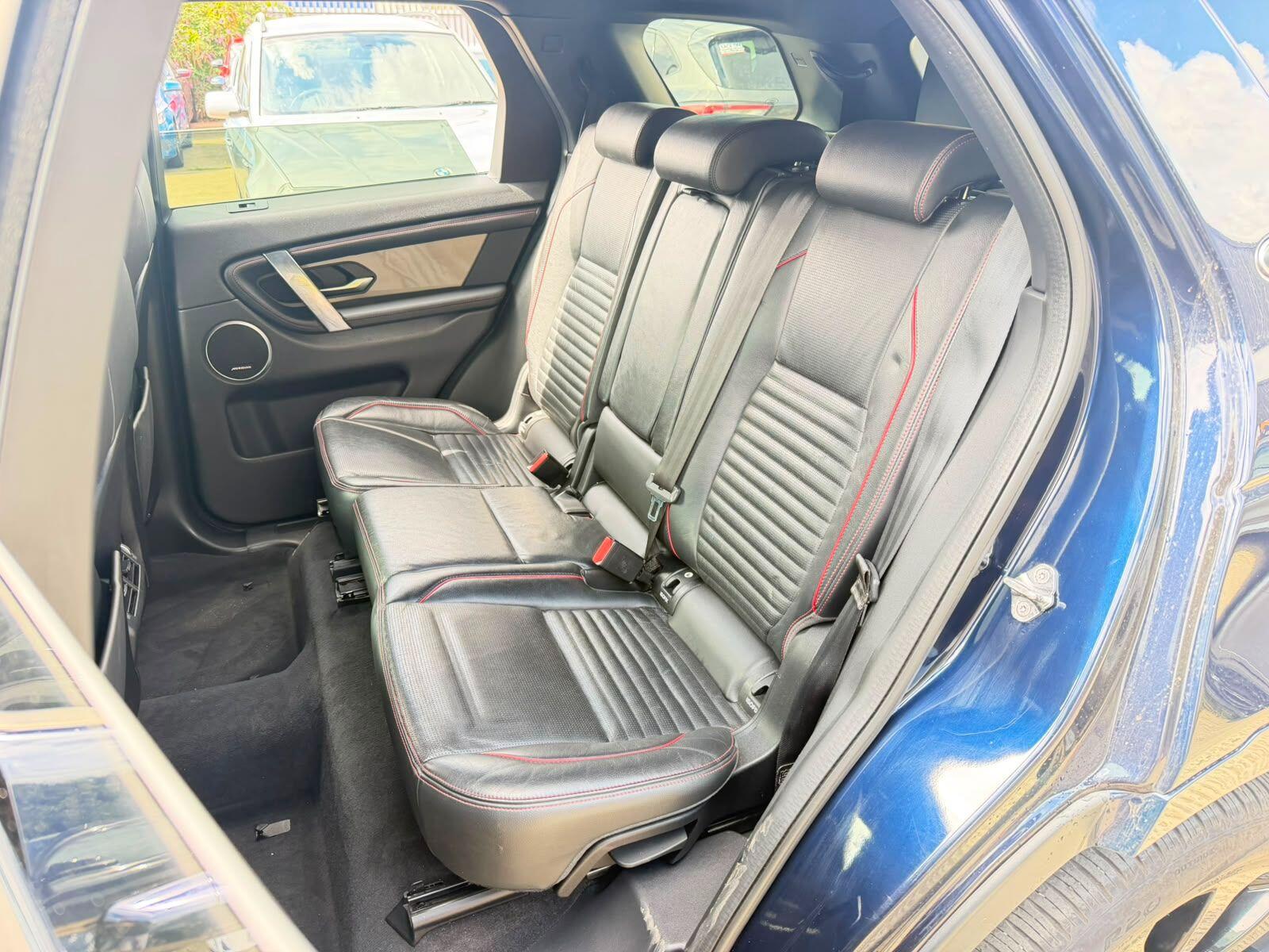 Land Rover Discovery Sport view 30