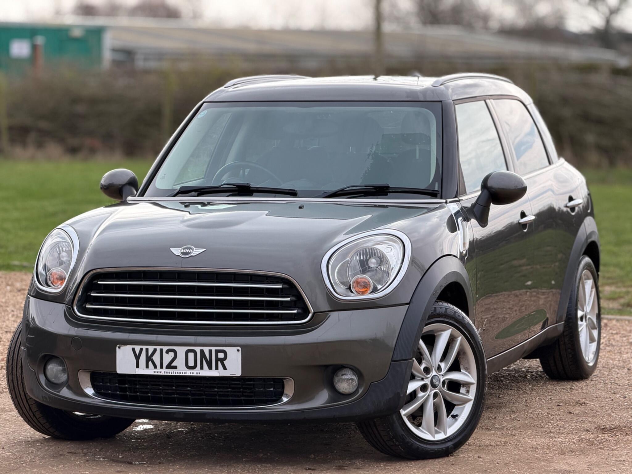 2012 MINI Countryman 1.6 Cooper D ALL4 Euro 5 (s/s) 5dr image 3
