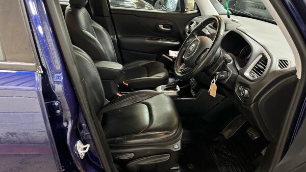 Jeep Renegade view 3