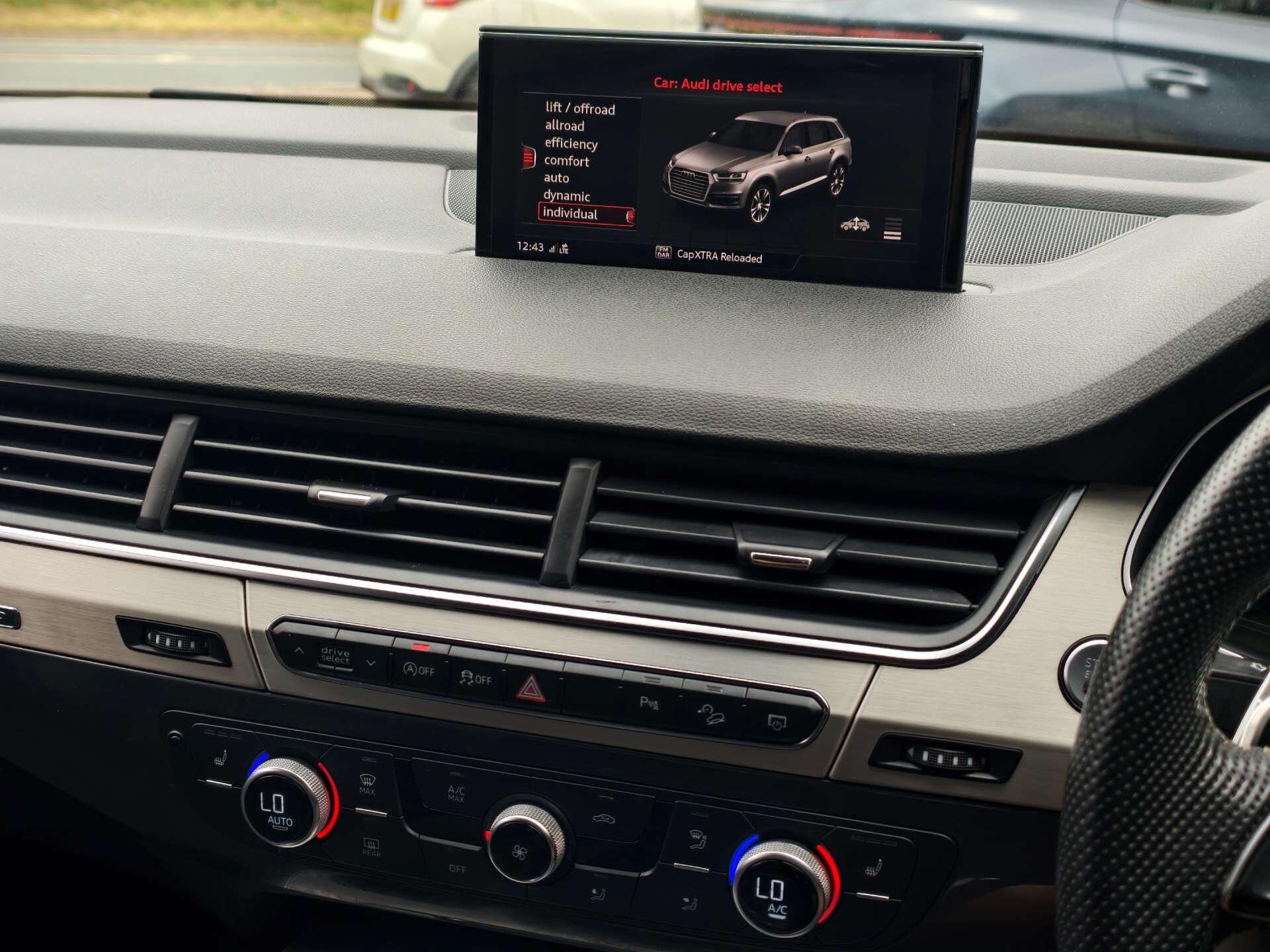 Audi Q7 view 35