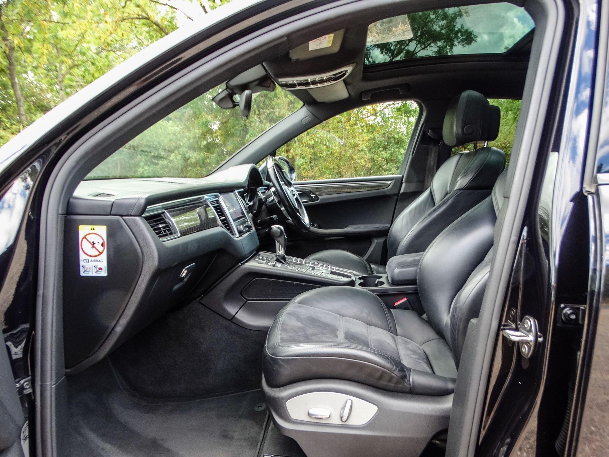 Porsche Macan view 3