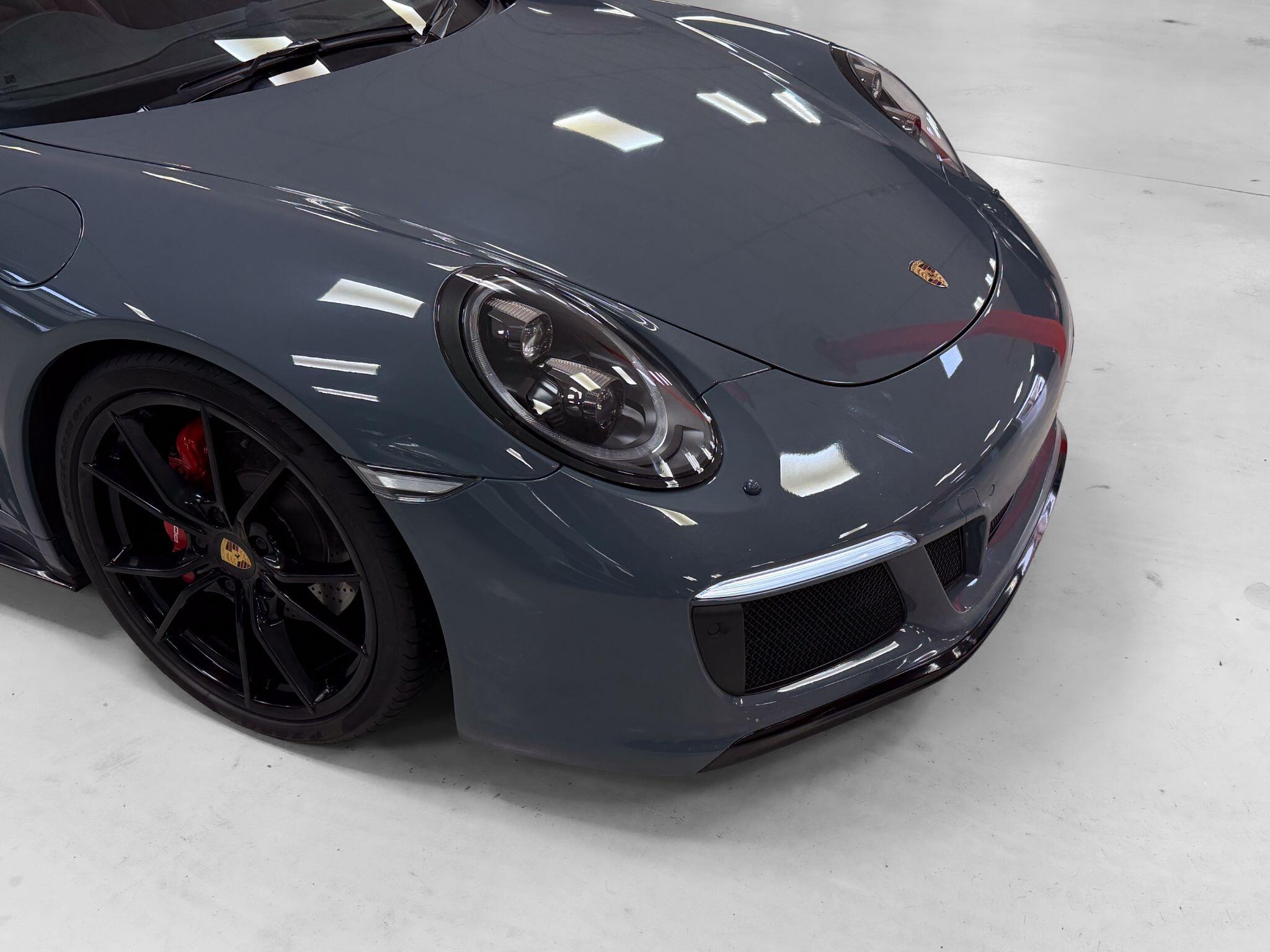 Porsche 911 view 43